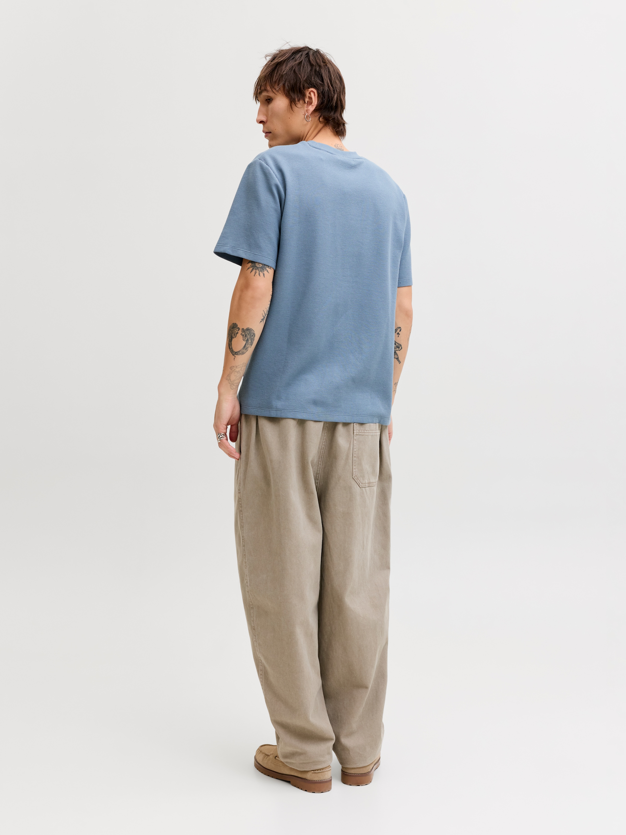 Jack & Jones Rundhalsshirt »JJEAUSTIN TEE SS NOOS« Materialmix, relaxed fit