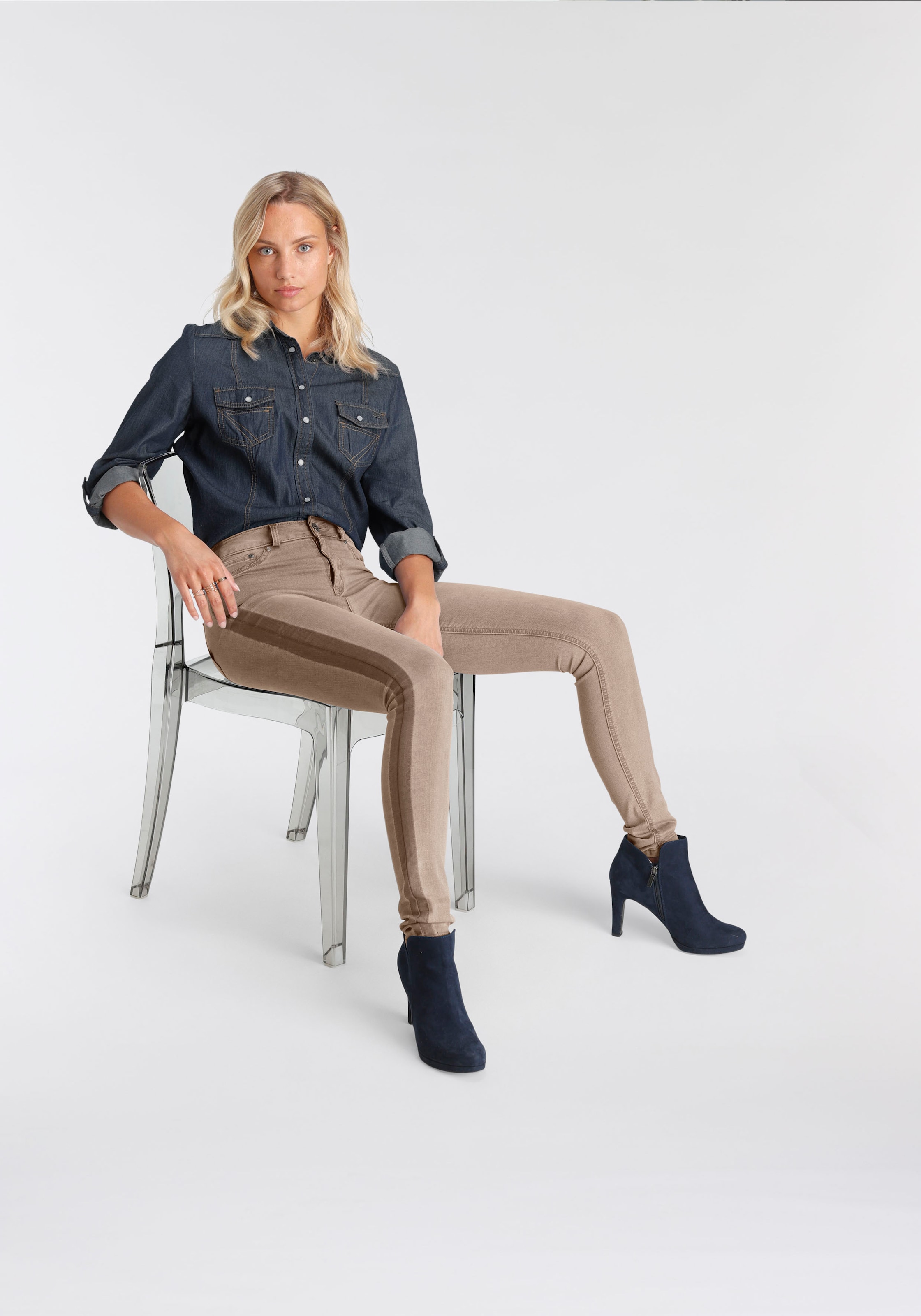 Arizona Skinny-fit-Jeans »Ultra Stretch«, High Waist mit seitlichem Streifen  versandkostenfrei auf
