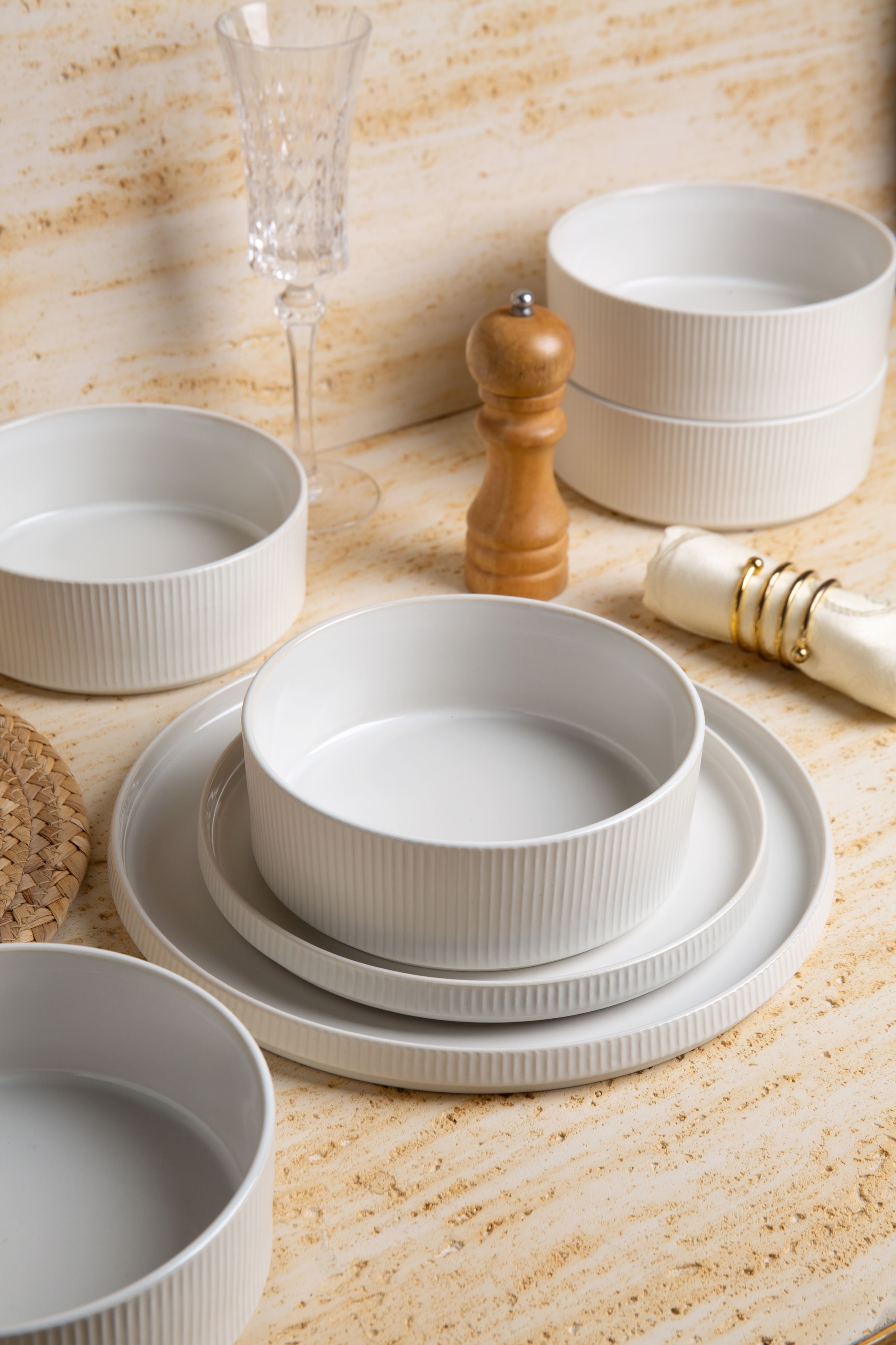 GOODproduct Geschirr-Set »Ylvii, aussen matt, innen reaktiv glasiert« spülmaschinenfest und mikrowellengeeignet