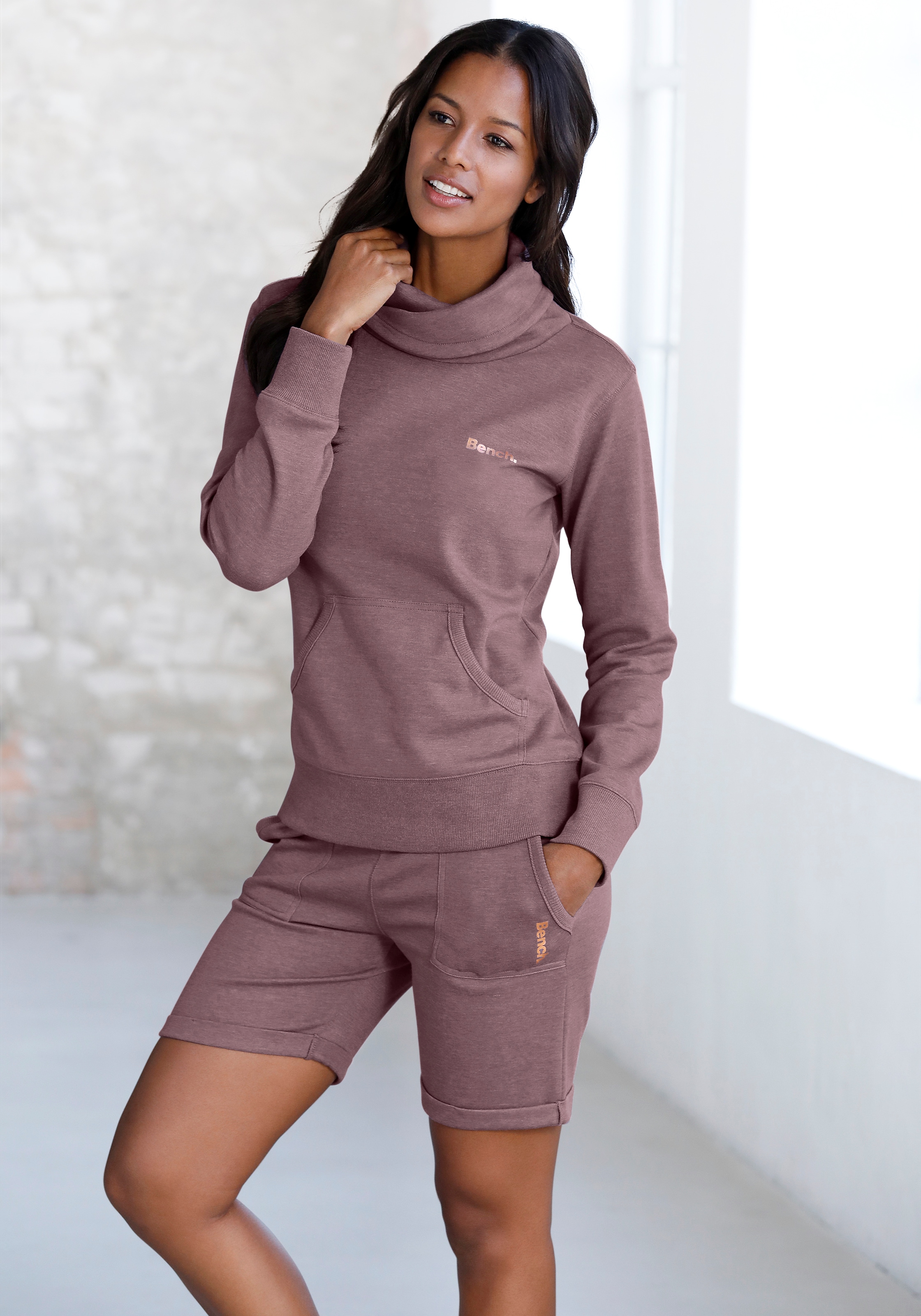Image of Bench. Loungewear Longsweatshirt, mit Stehkragen in Layeroptik und Kängurutasche, Loungewear