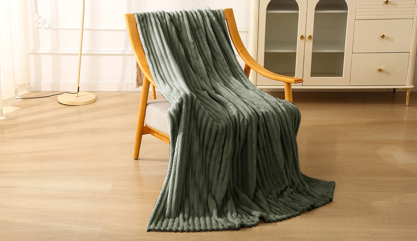 GOODproduct Wohndecke »Millara« Kuscheldecke in Cord-Optik, 150x200 cm, Wohndecke, Sofadecke,