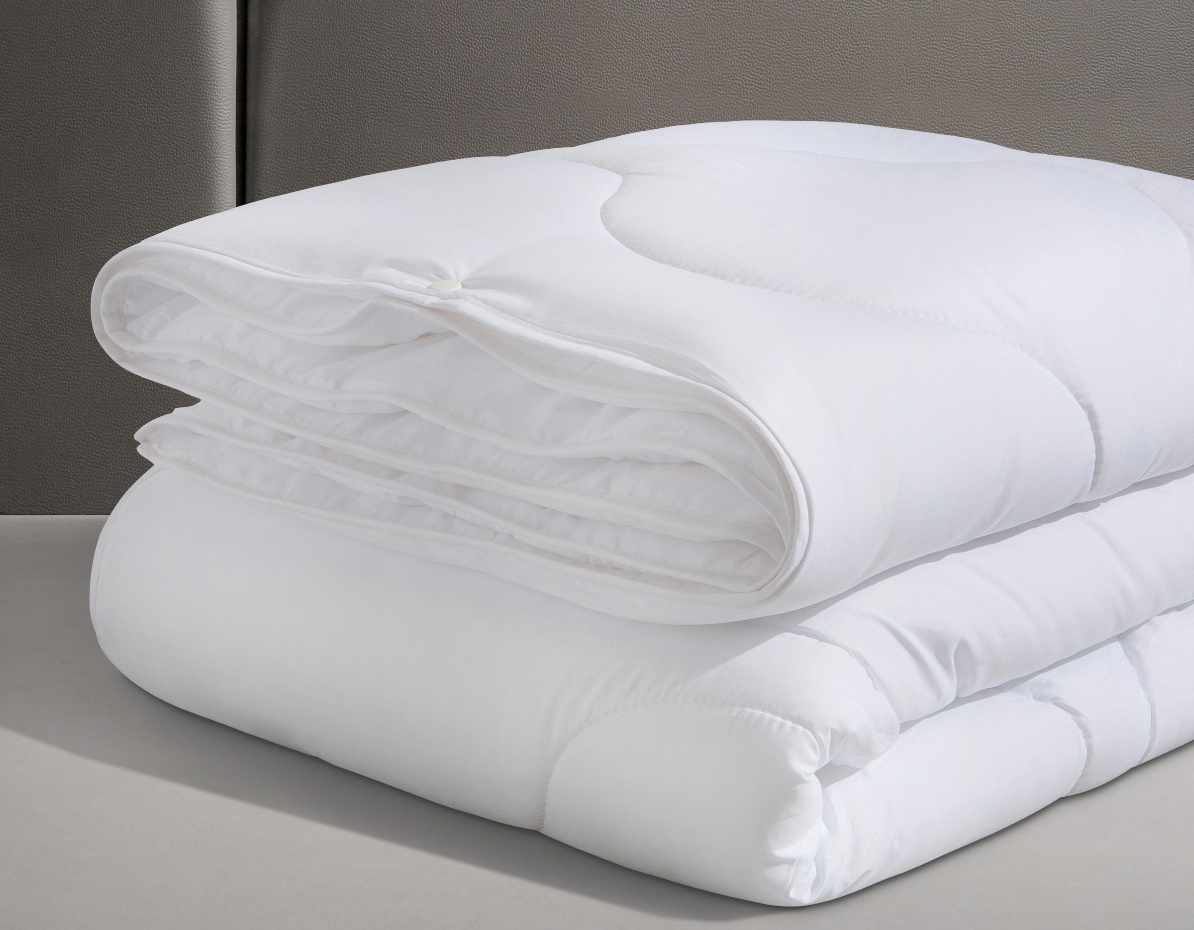 Image of Jekatex Kunstfaserbettdecke "Hohenstein Bettdecke, 135x200 oder 155x220 cm, für Sommer oder Winter" 4-Jahreszeiten Füllung Polyester 1 Stk. tlg. mit antibakterielle Wirkung durch Aegis-Technologie