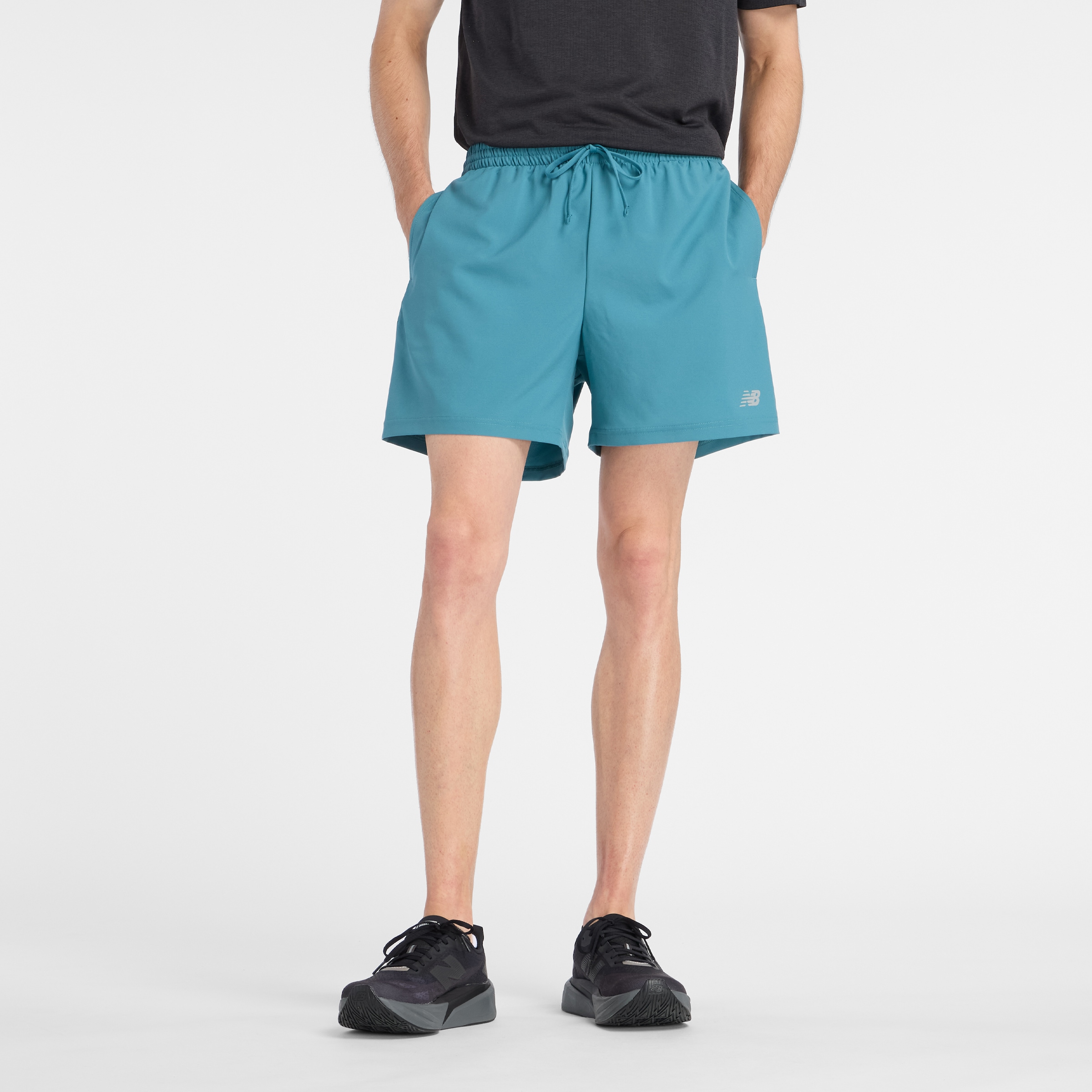 Image of New Balance Laufshorts "SPORT ESSENTIAL SHORT 5" aus Stretchmaterial, feuchtigkeitsabweisend, leicht