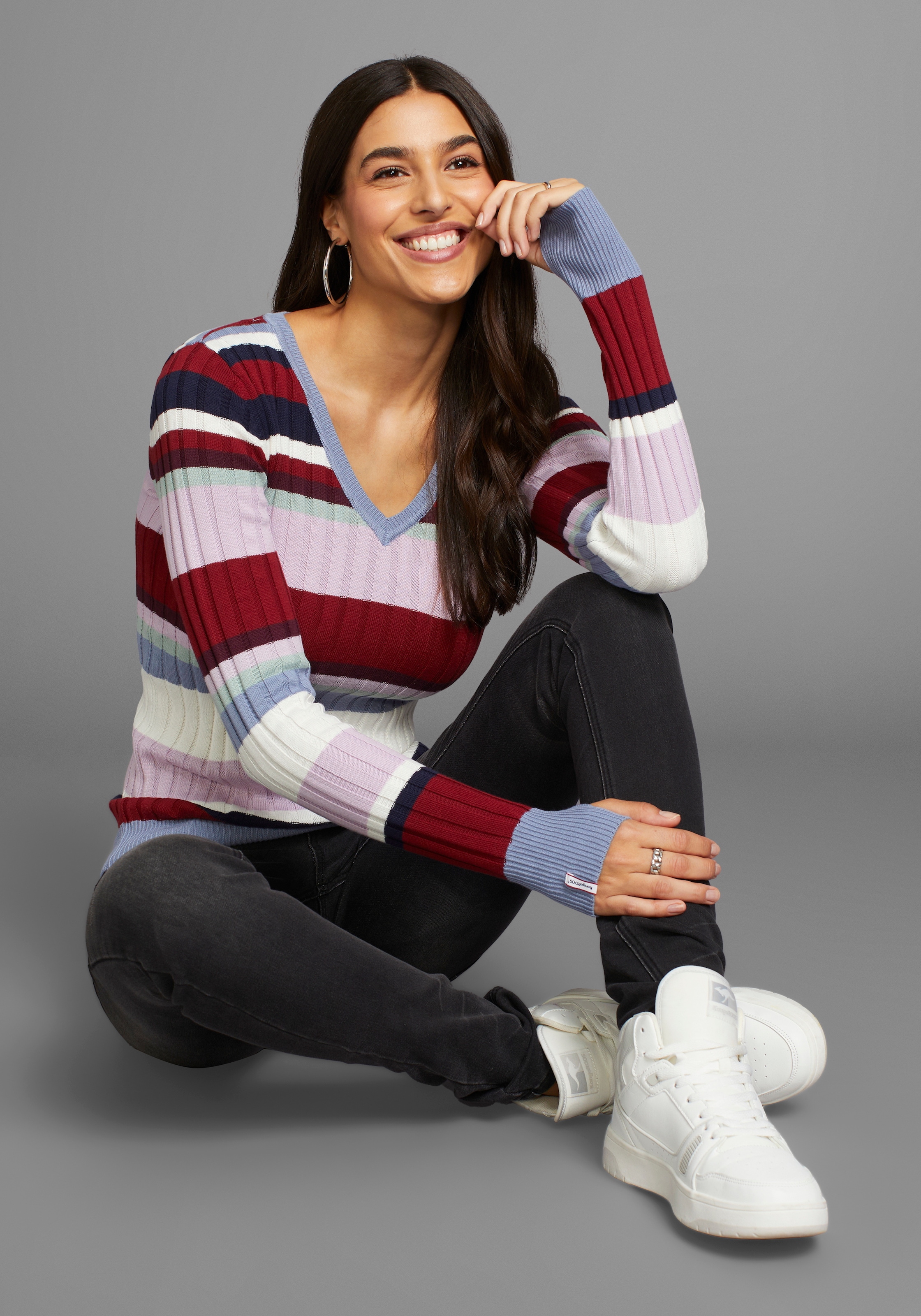 Image of KangaROOS V-Ausschnitt-Pullover mit modernen Streifen