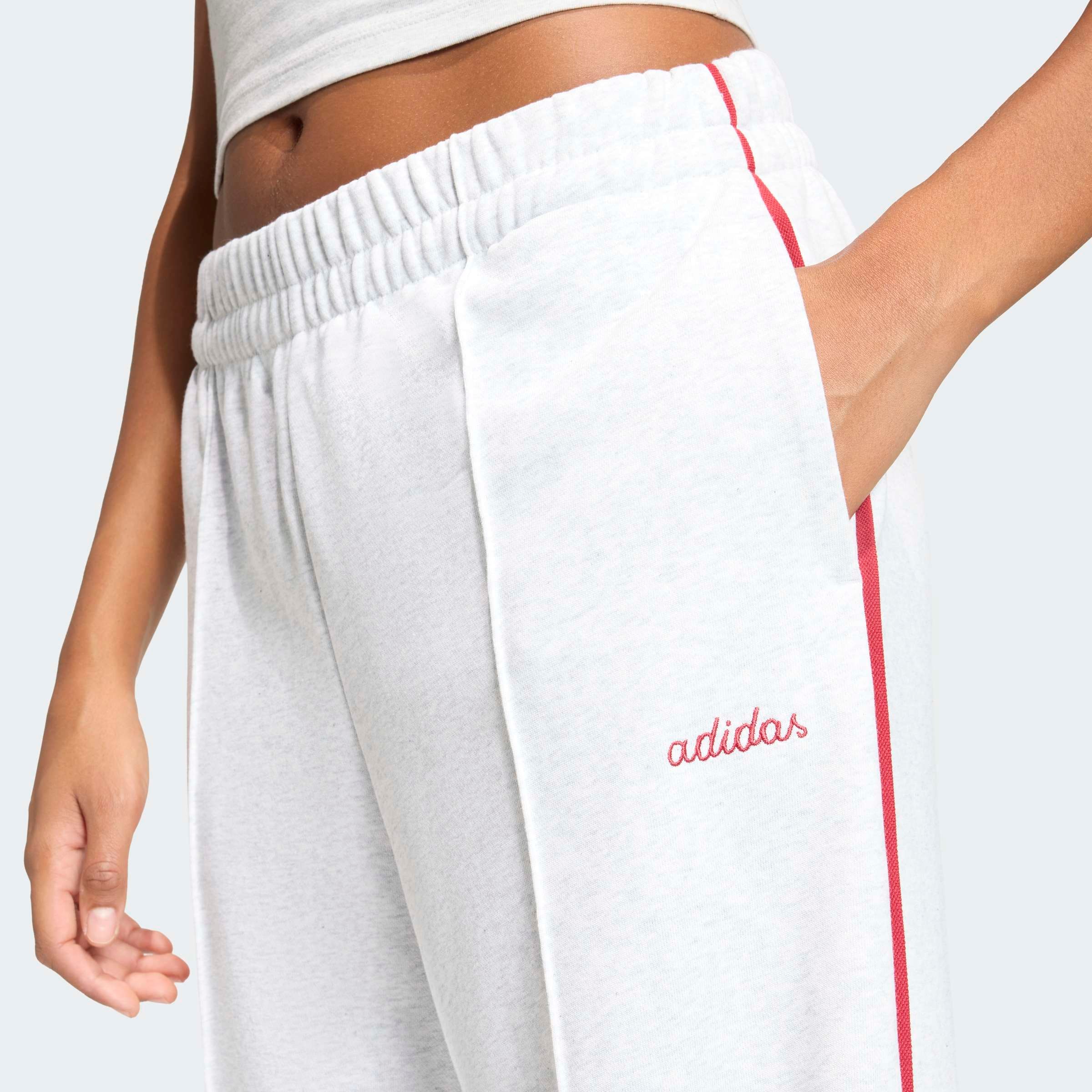 adidas Sportswear Pantalon de sport »SEASONAL ESSENTIALS COLOURPOP MIT AUFGESTICKTER GRAFIK«