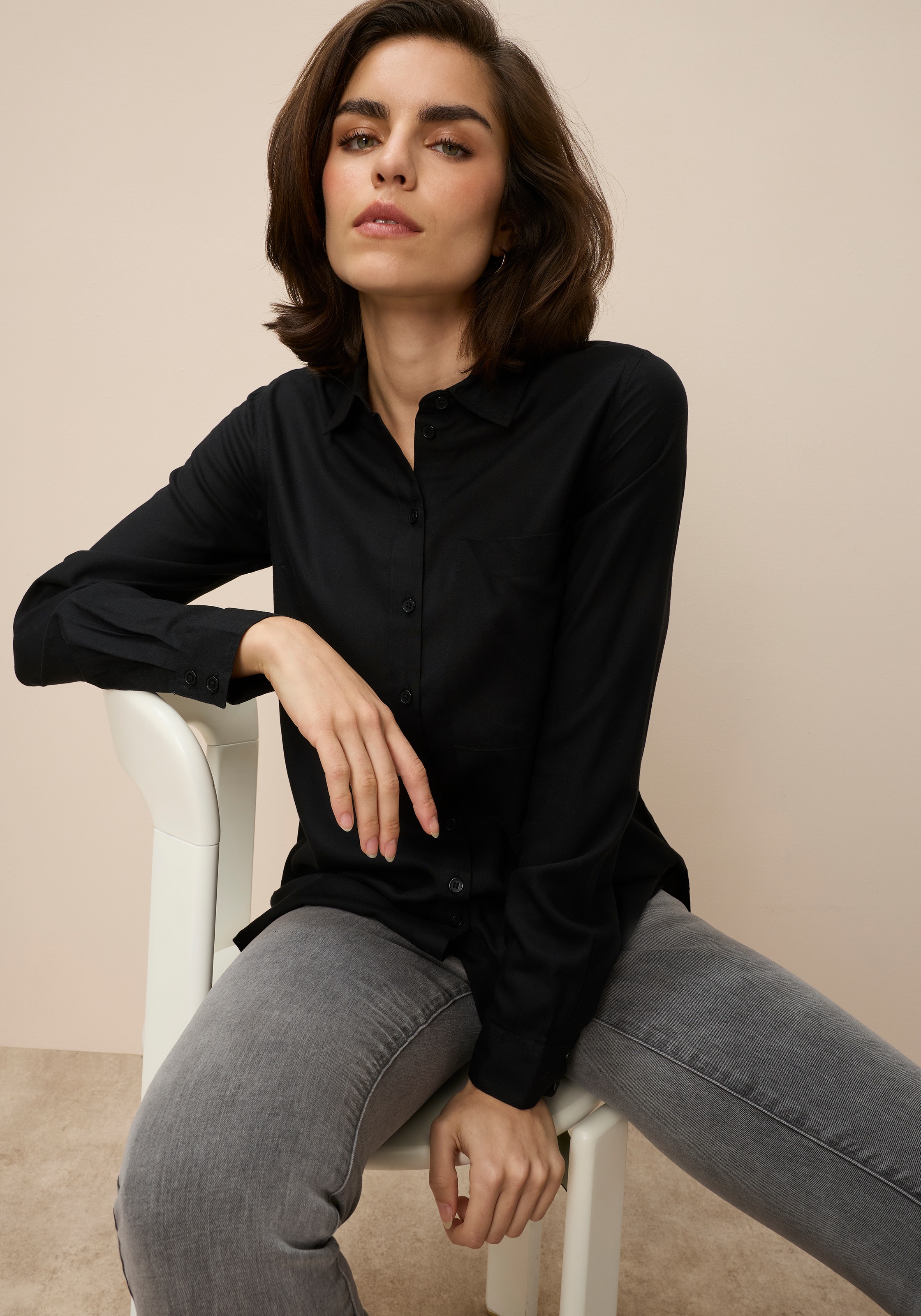 Image of Tamaris Hemdbluse "mit lockerem Schnitt, aus fliessender Viskose-Qualität" im Oversize-Look mit Tasche