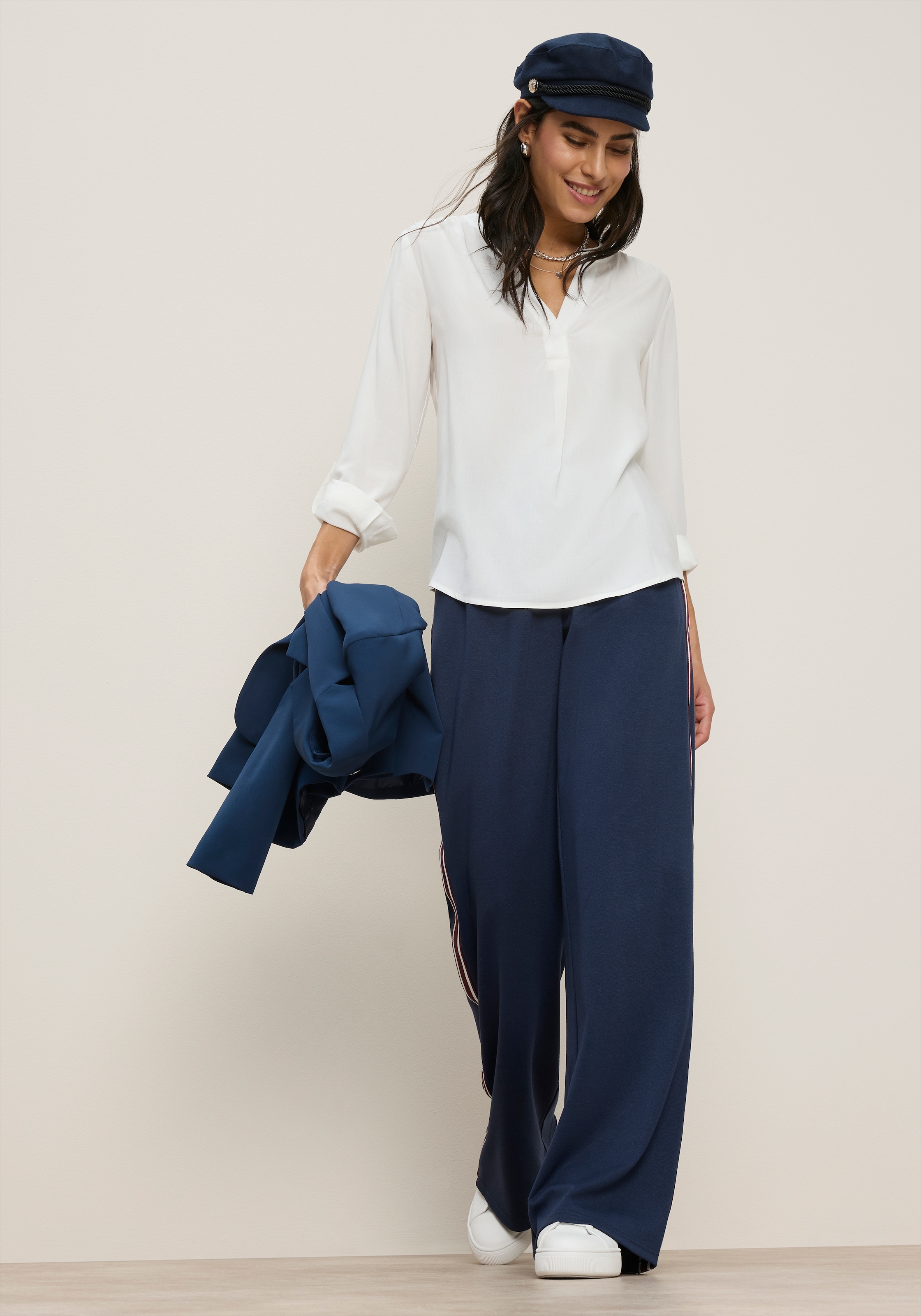 Tamaris Chemisier à chemise »mit lockerem Schnitt, aus fliessender Viskose-Qualität« avec manches retroussables