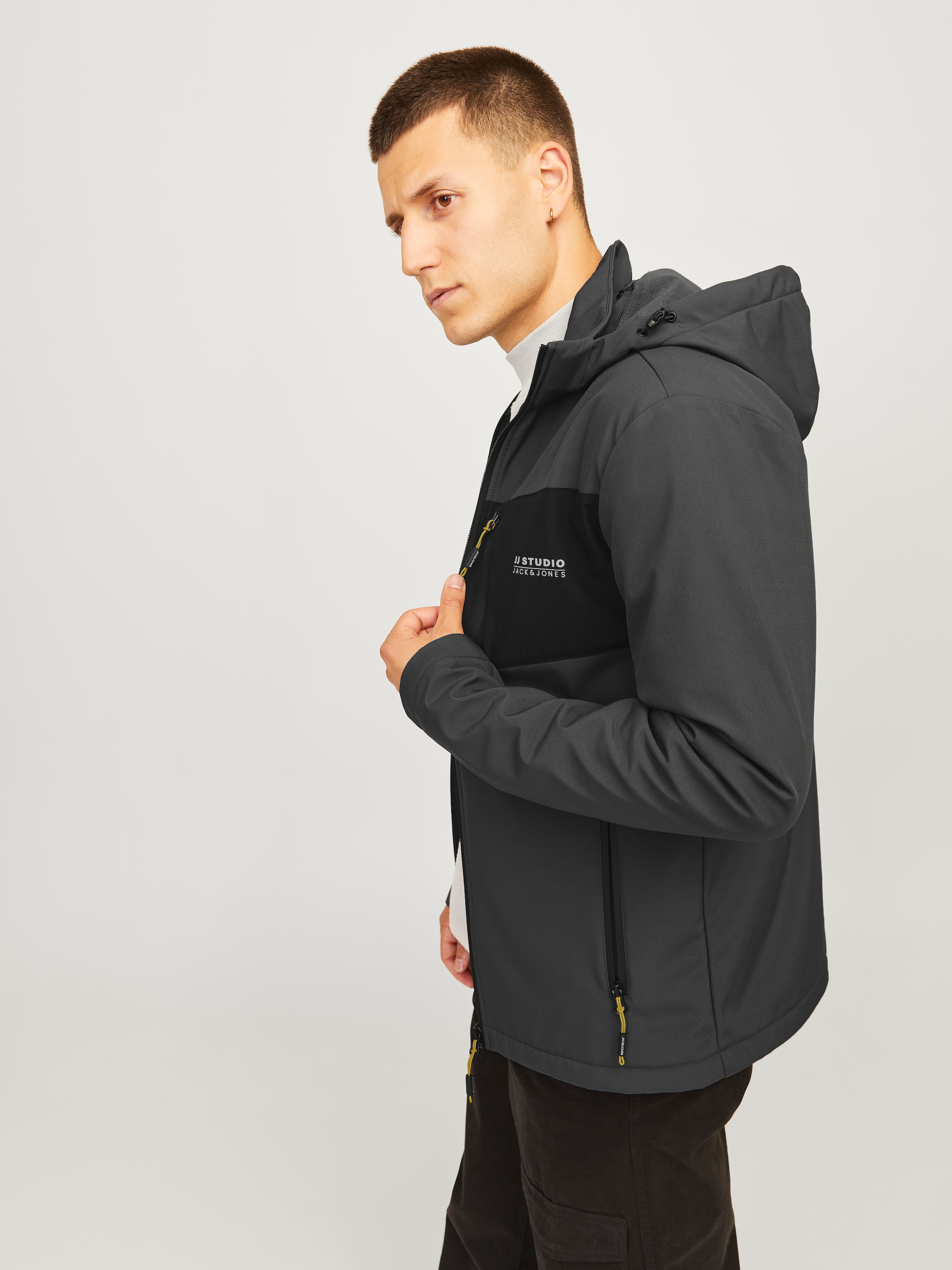 Jack & Jones Softshelljacke »JJTAYLOR SOFTSHELL JACKET«, mit Kapuze