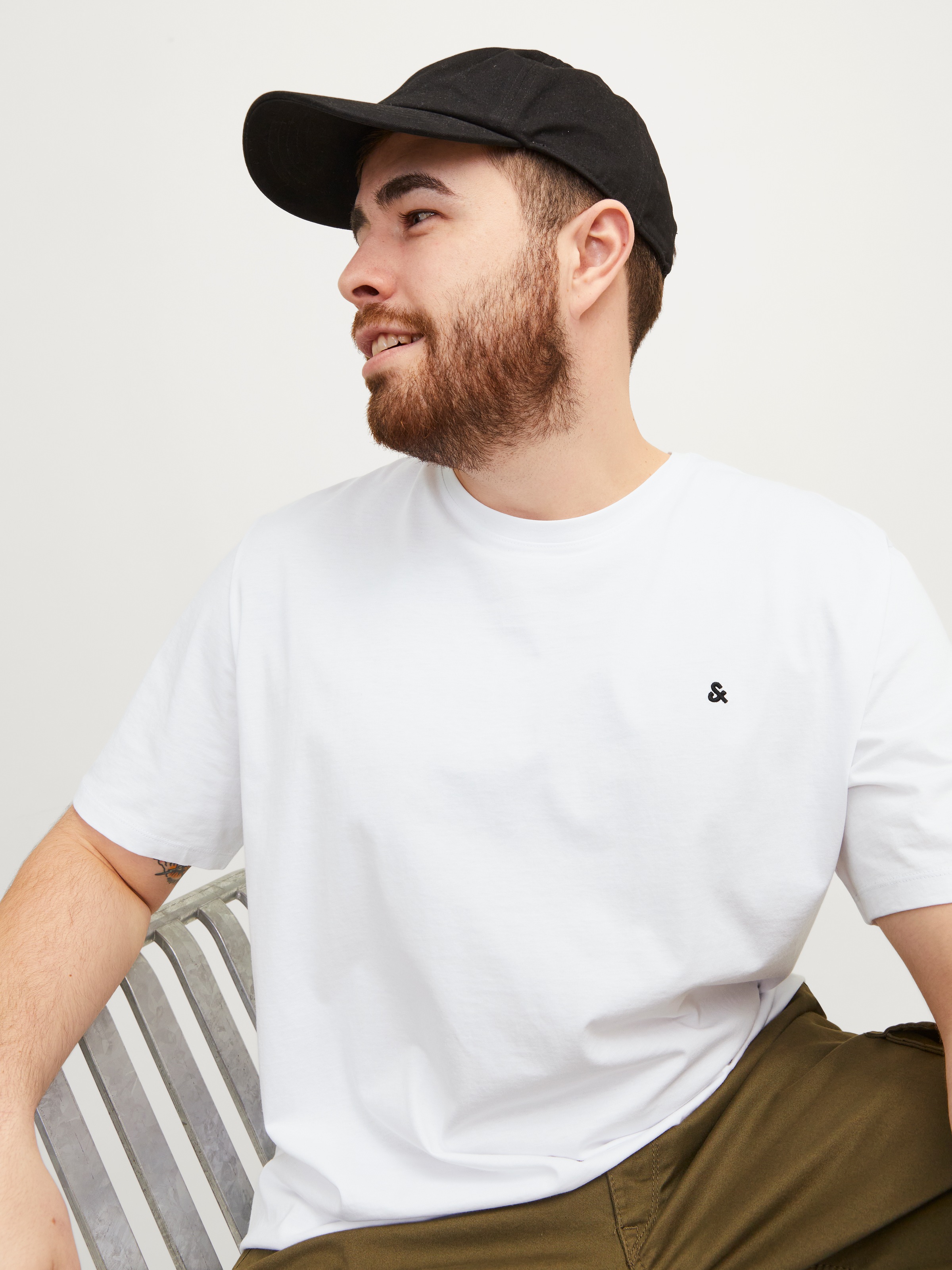 Jack & Jones PlusSize T-Shirt »JJEPAULOS TEE SS CREW NECK NOOS PLS«, mit Logo Stickerei