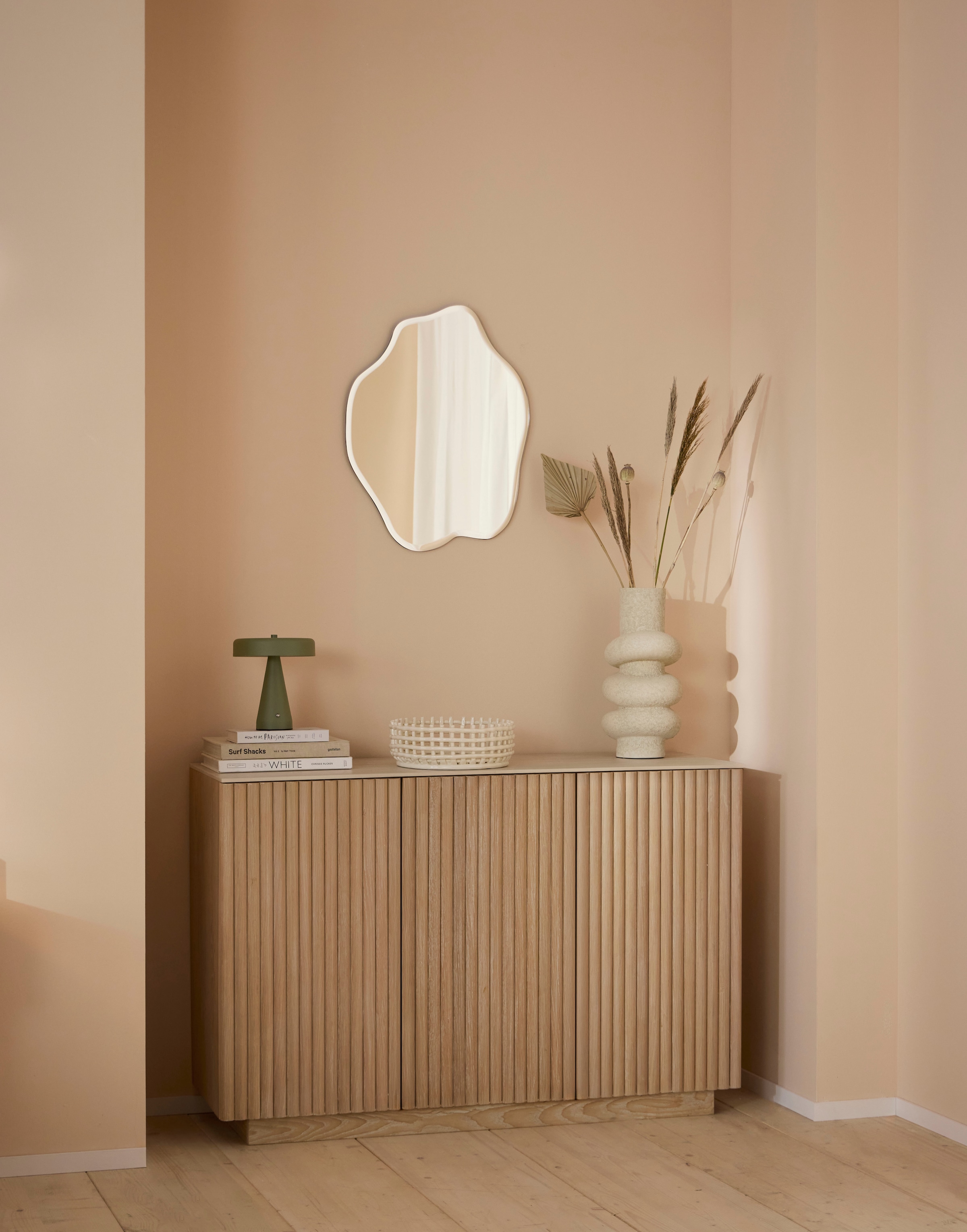 homsy by Ana Johnson Sideboard »Solva« Holzoptik aus Esche, geriffelte Front, Keramikplatte, Breite 119 cm