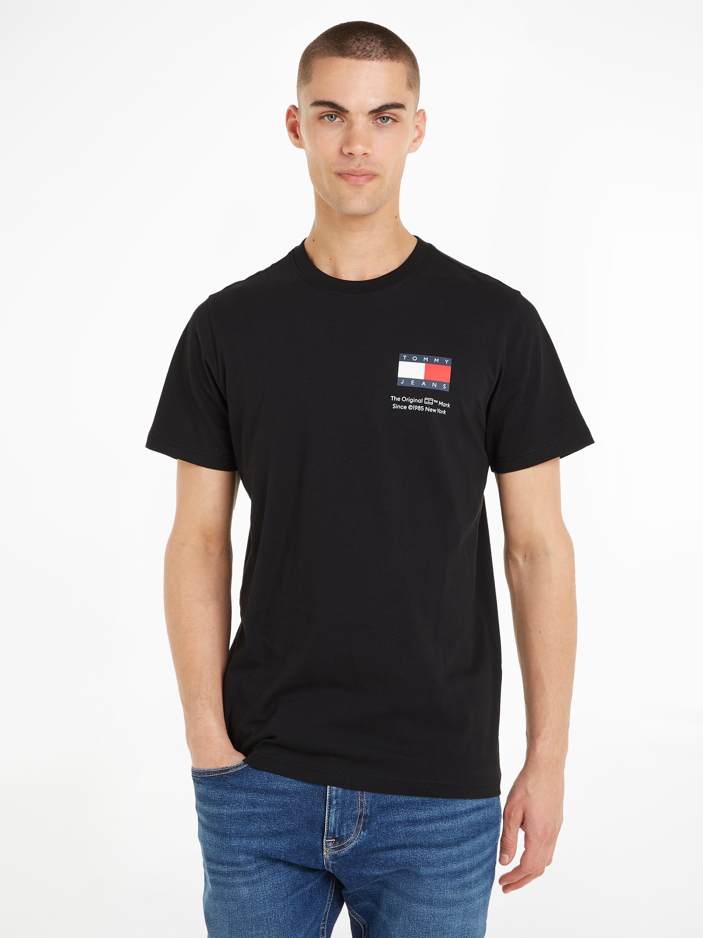 T-Shirt »TJM SLIM ESSENTIAL FLAG TEE EXT«, mit Tommy Jeans Logo-Schriftzug, Grosse...