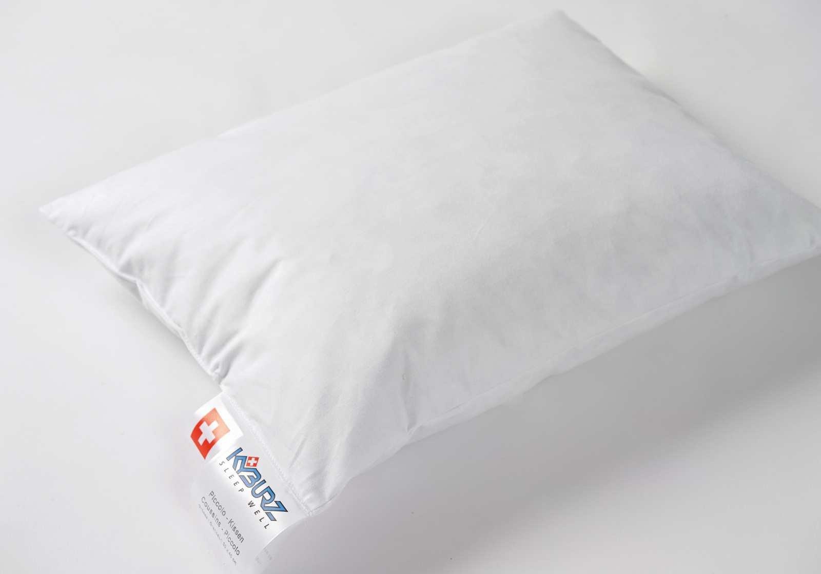 Image of Kyburz Kunstfaserkopfkissen »Clean Classic Junior«, Füllung: PUR-Luftzellenstäbchen und Polyester-Hohlfaserbällchen, Bezug: 100% Baumwolle, (1 St.) bei Ackermann Versand Schweiz