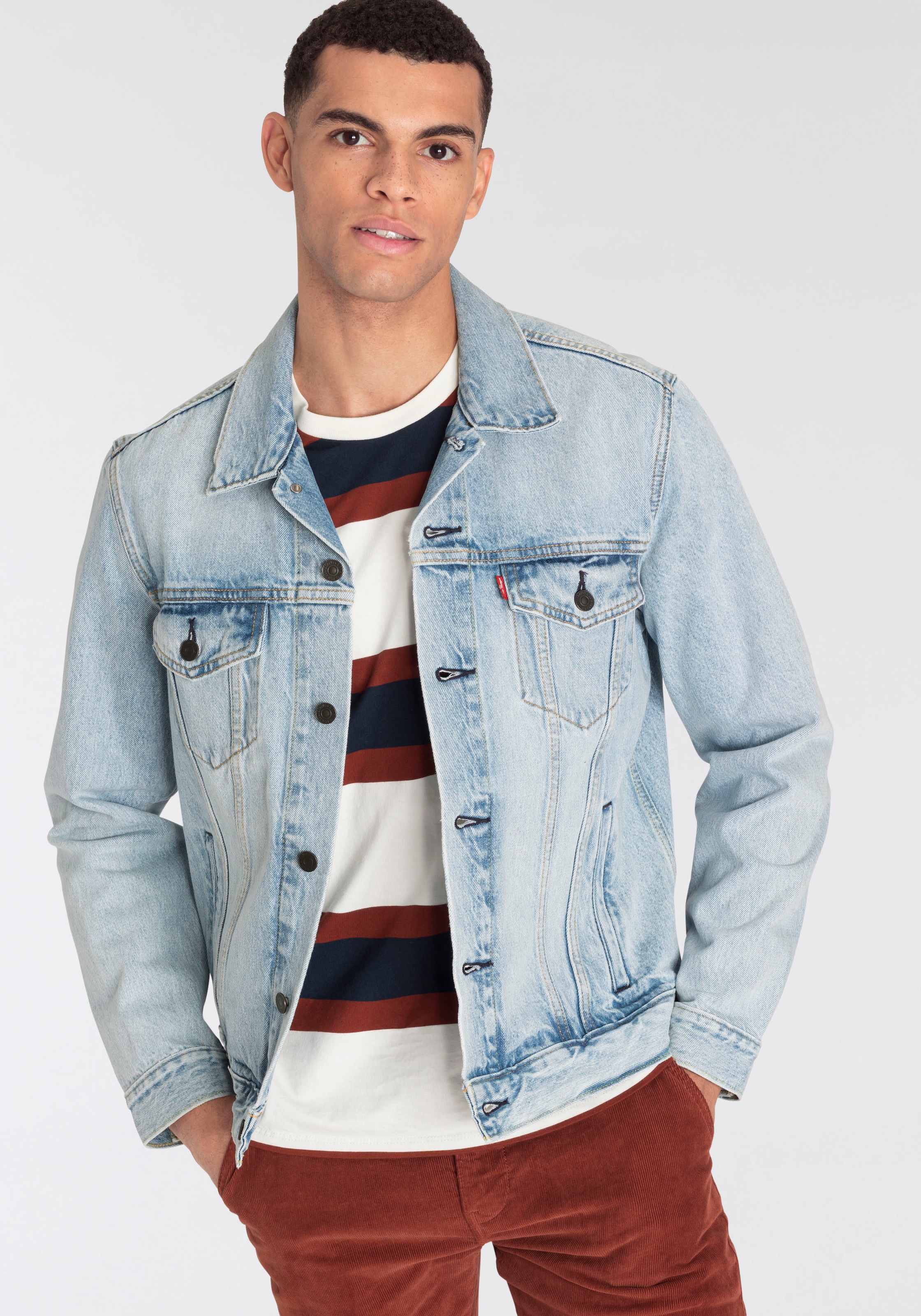 Image of Levis Jeansjacke "VINTAGE FIT TRUCKER JKT" ohne Kapuze mit Knopfleiste