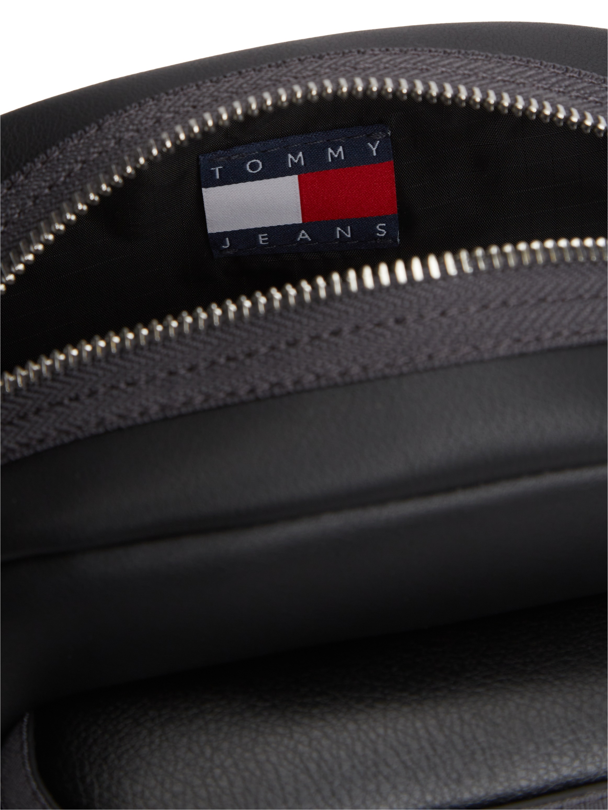 Tommy Jeans Sac à bandoulière »TJM ELEVATED PU REPORTER« Herren Schultertasche, Crossbodybag mit Logo-Aufnäher