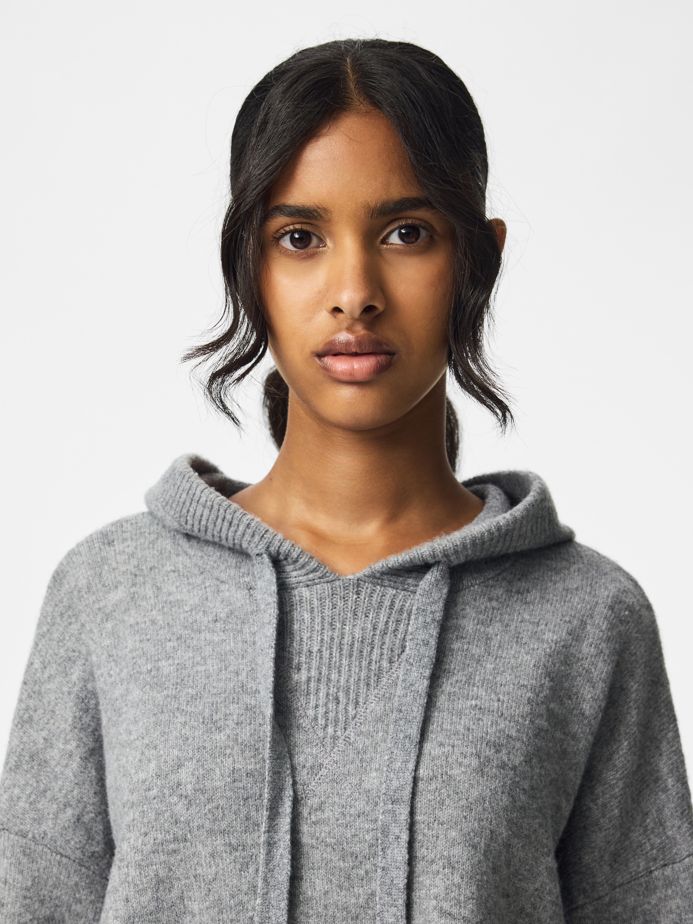 pieces Pull à capuche »PCMALOU LS KNIT HOODIE NOOS BC« Materialmix, mit Wolle und Stretch, slim fit