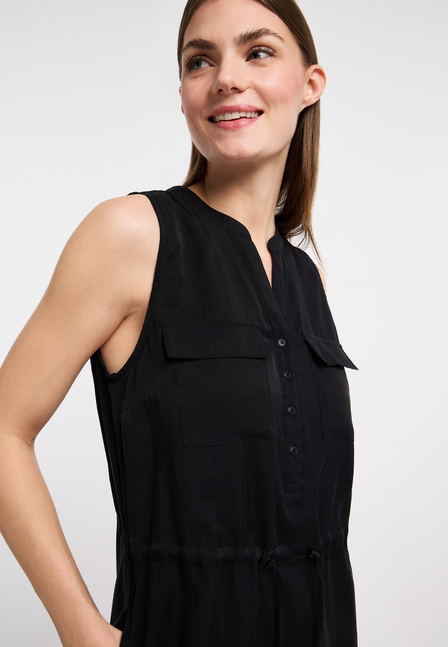 Ragwear Sommerkleid »ROISSIN« Brusttaschen Viskosemischung mit Brusttaschen, Taillenband und Anti-Knitter-Finish
