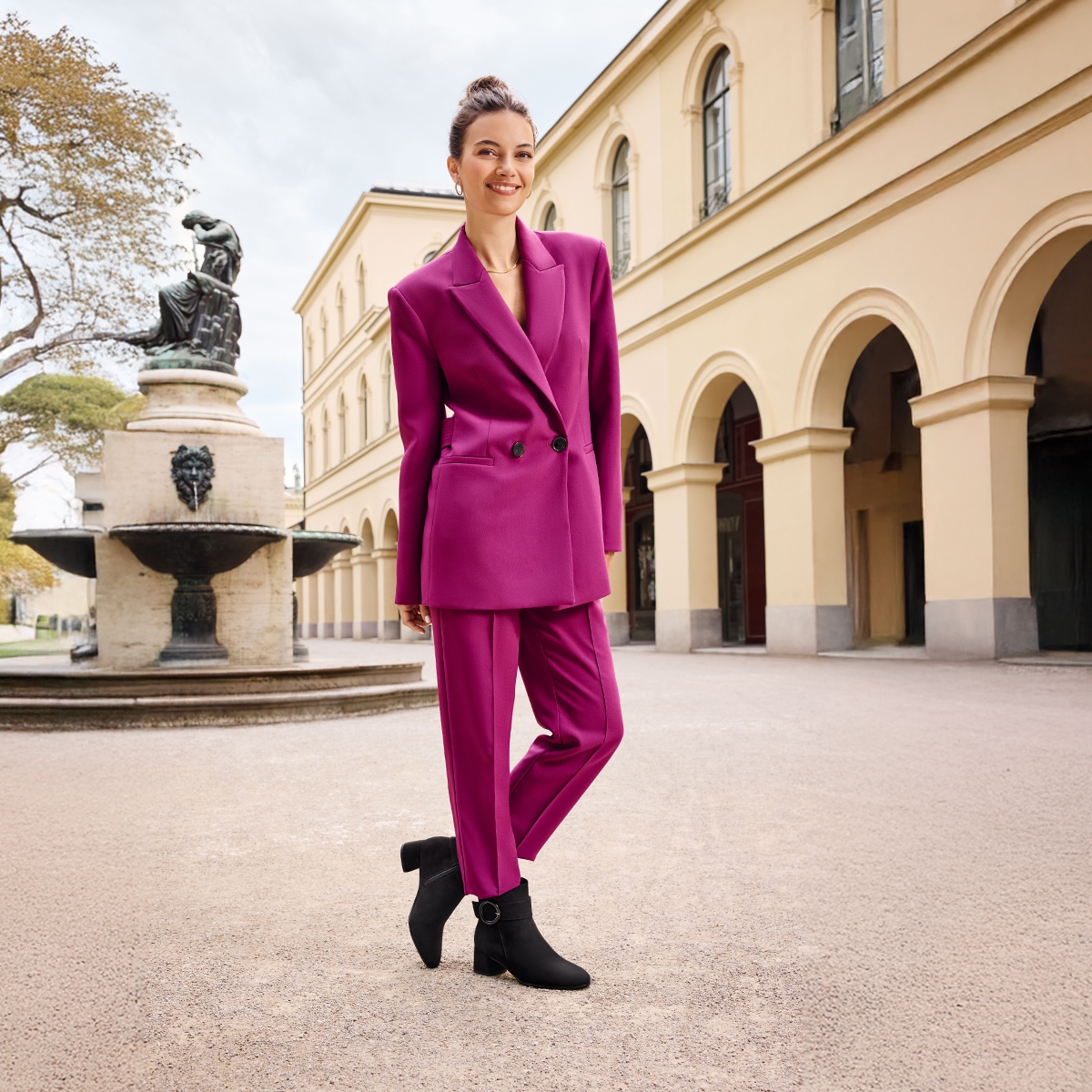 MARCO TOZZI Bottines  talon bloc, chaussure de soirée, chaussure de fête avec boucle décorative