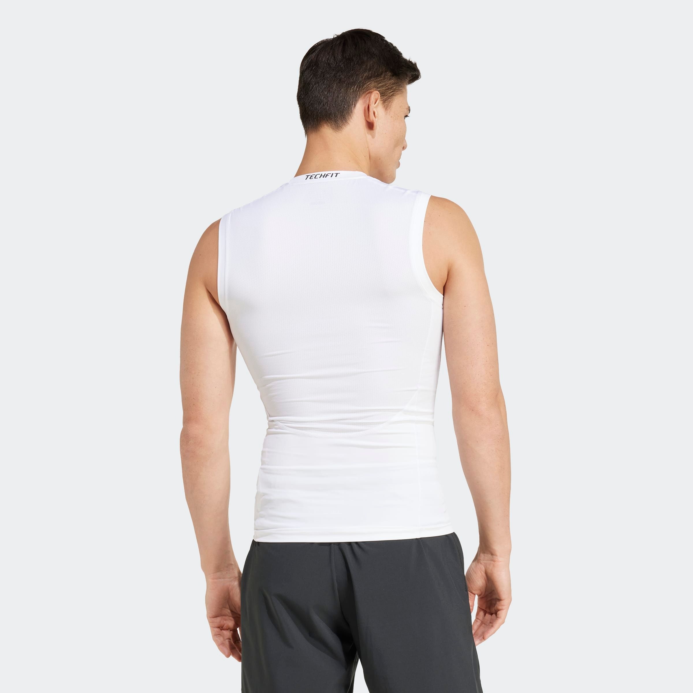 adidas Performance Tanktop »TECHFIT COMPRESSION TRAINING SLEEVELESS« mit Rundhalsausschnitt, ohne Verschluss, normale Länge