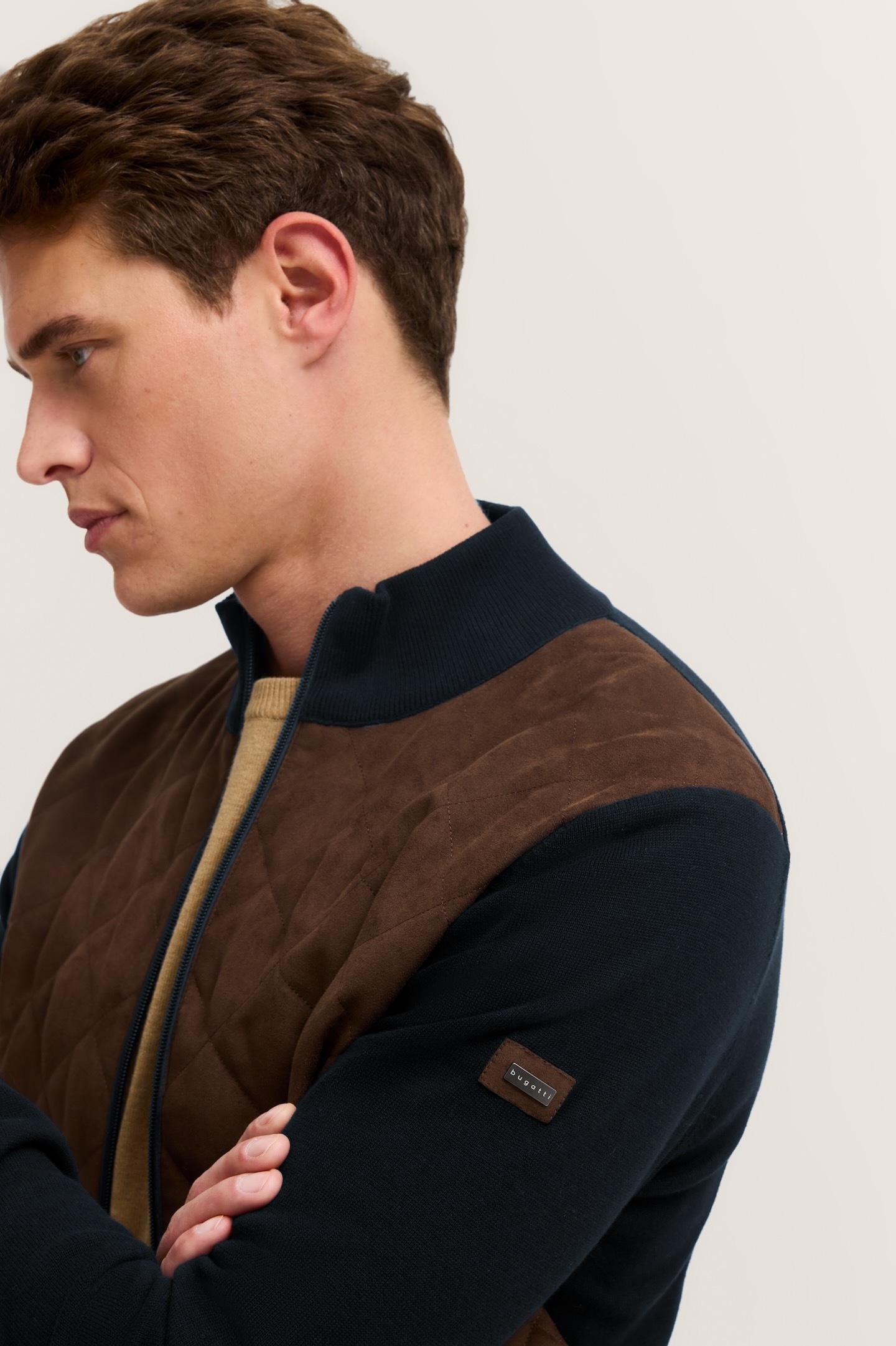 bugatti Veste en tricot »Regular Fit« mit Velour-Front & Stehkragen