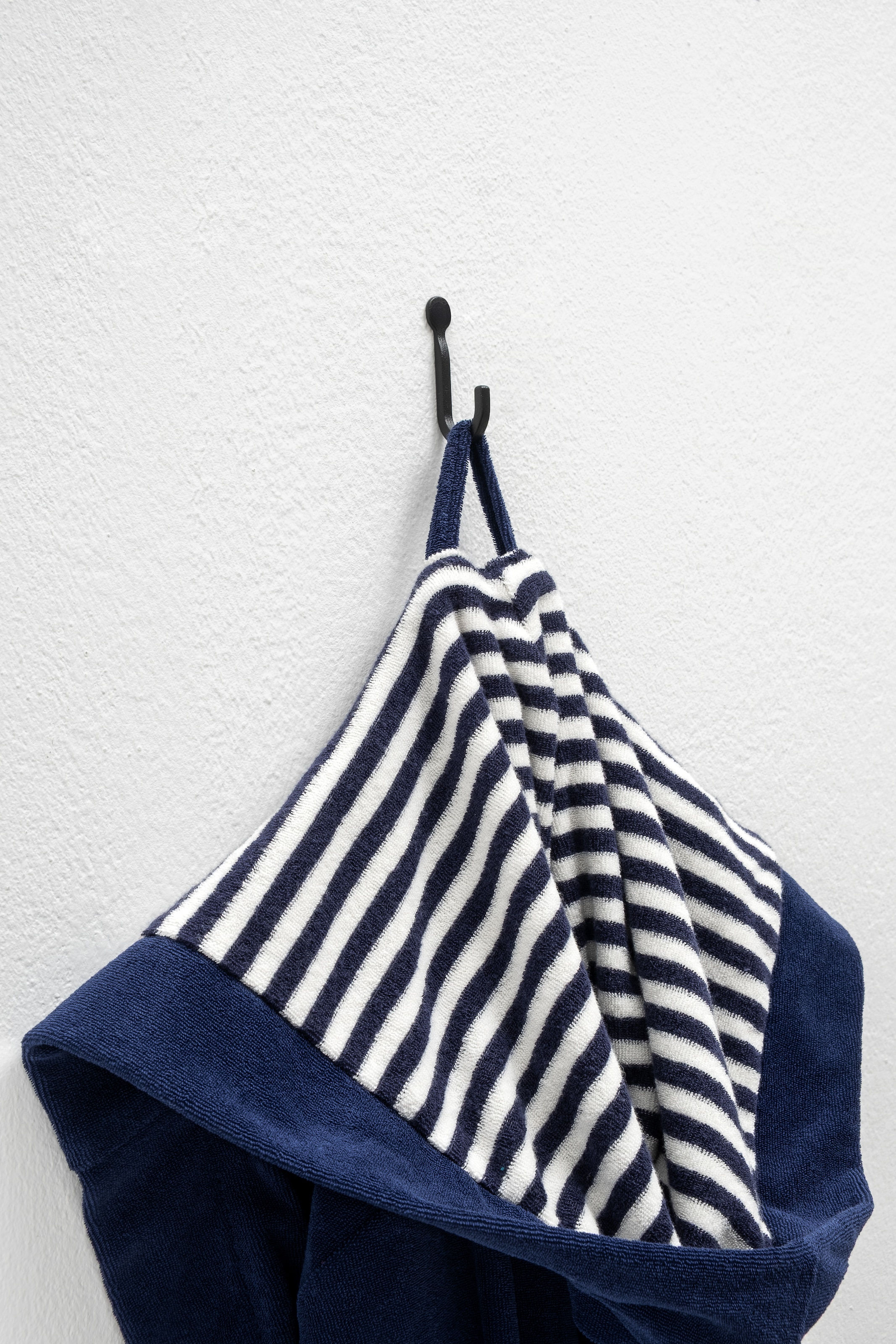 KangaROOS Kinderbademantel »Dalia, Ideal für Zuhause, Schwimmbad oder im Urlaub« 1 Stk. Uni-Farben mit Streifen