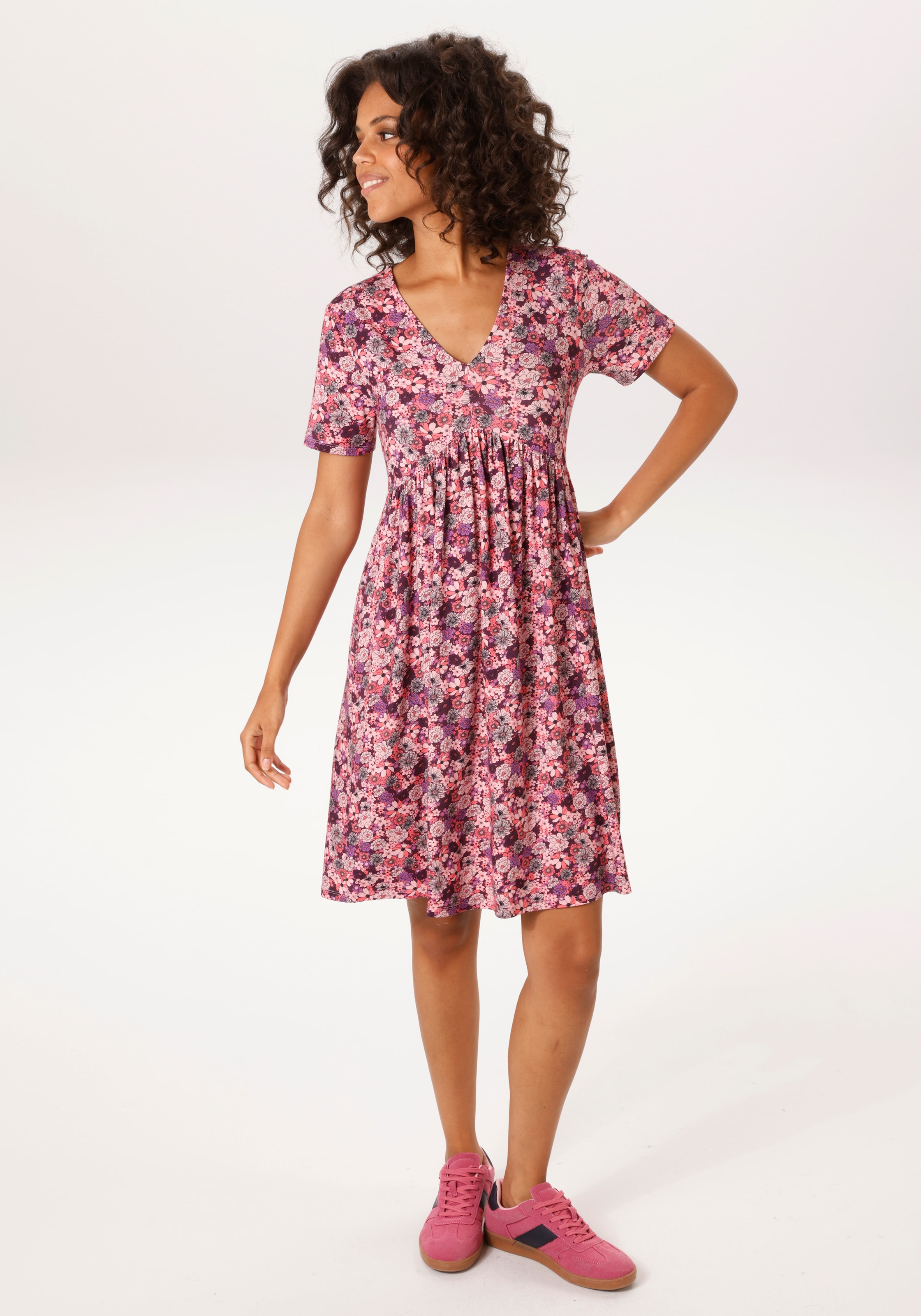Image of Aniston CASUAL Sommerkleid allover mit grafischen Blüten bedruckt