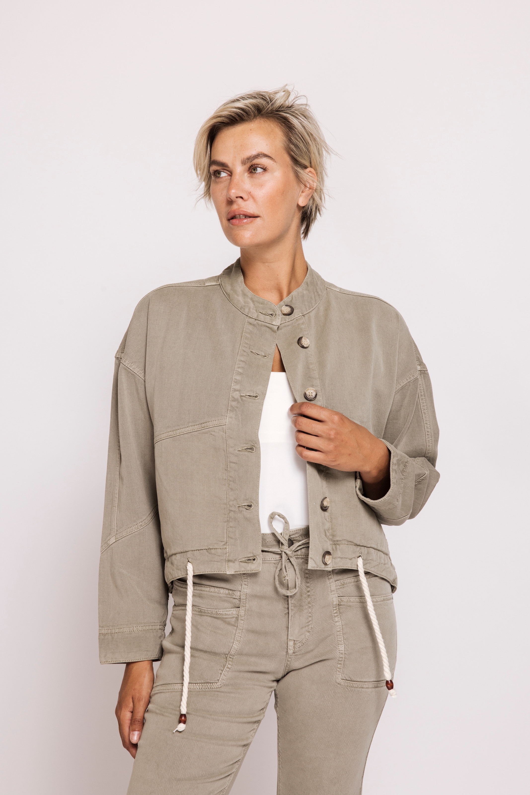 Image of Zhrill Kurzjacke "ZHCALISTA" moderner Look, aus Baumwolle und Lyocell, Loose Fit, mit Stehkragen