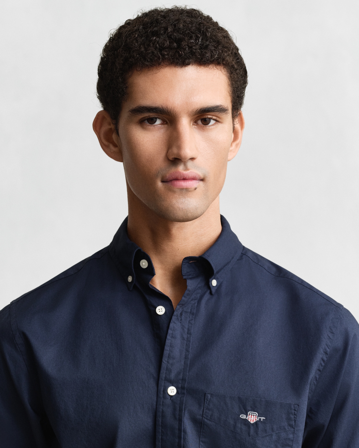 Gant Langarmhemd »Regular Fit Popeline Hemd leicht strapazierfähig pflegeleicht« mit Label Stickerei auf der Brusttasche