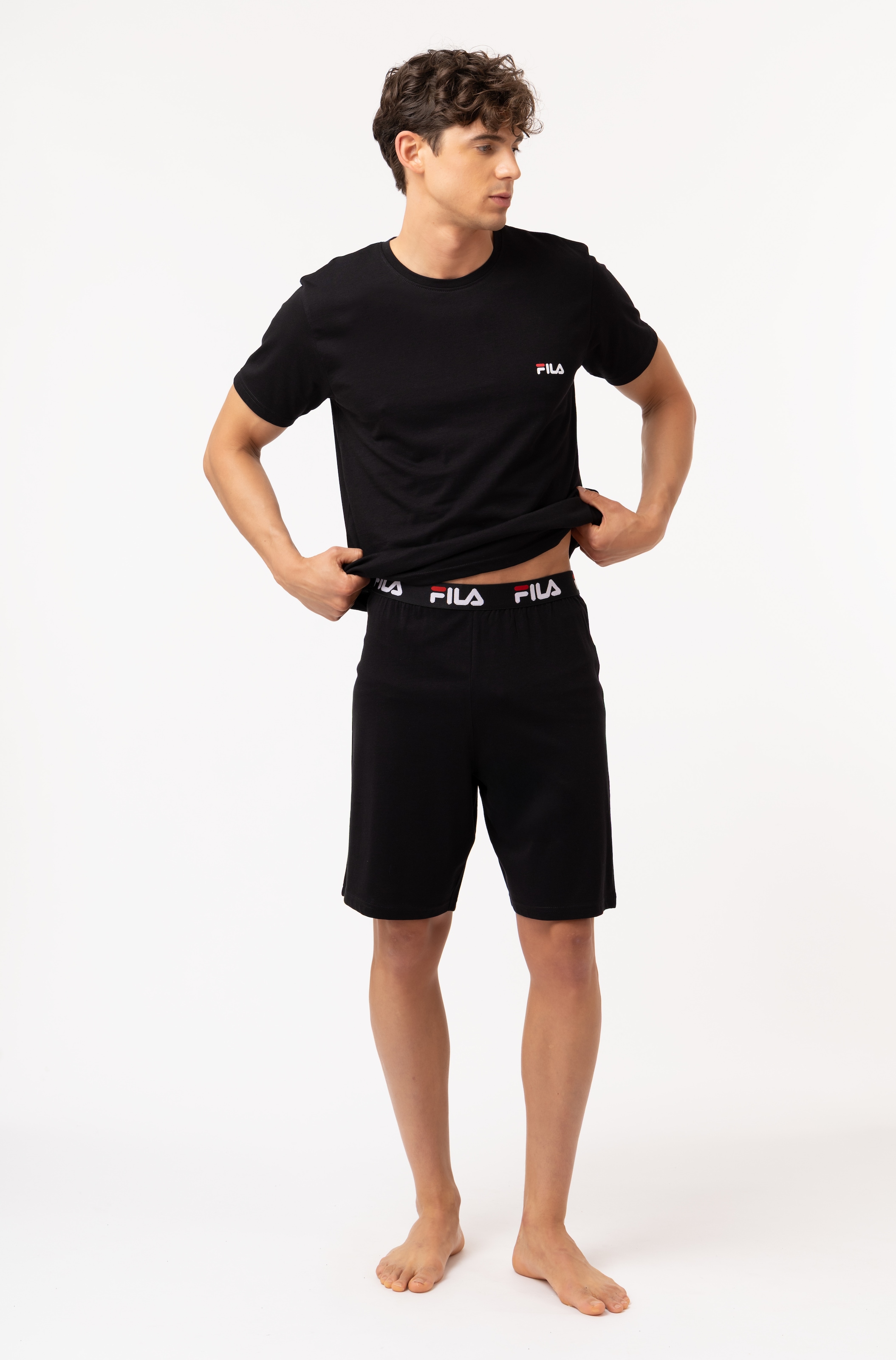 Fila Schlafanzug »MAN JERSEY PYJAMAS« 2 Hose mit elastischem Logobund und Kurzarmshirt
