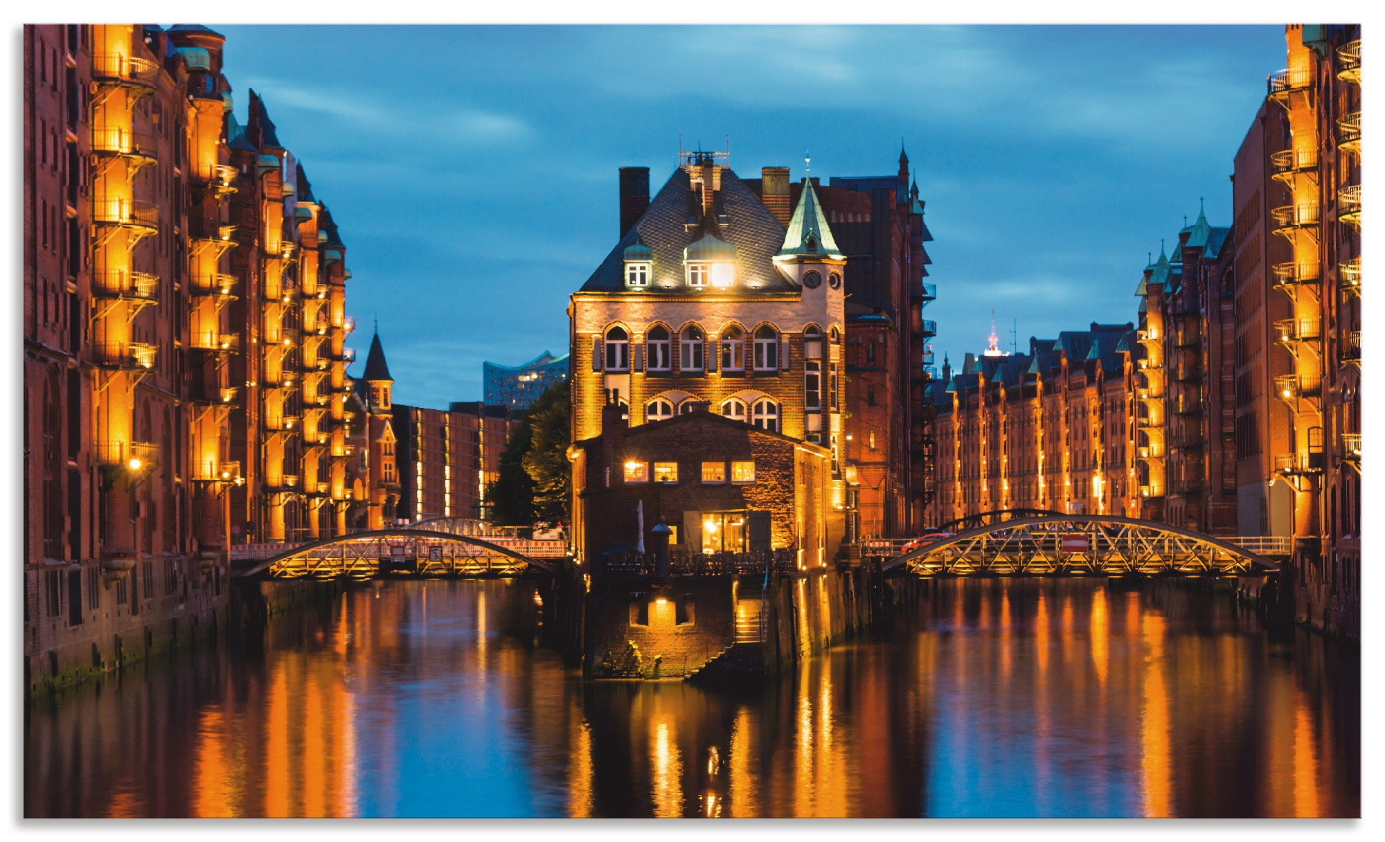 Image of Artland Küchenrückwand »Teil der alten Speicherstadt in Hamburg«, (1 tlg.), selbstklebend in vielen Grössen - Spritzschutz Küche hinter Herd u. Spüle als Wandschutz vor Fett, Wasser u. Schmutz - Rückwand, Wandverkleidung aus Alu bei Ackermann Versand Schw