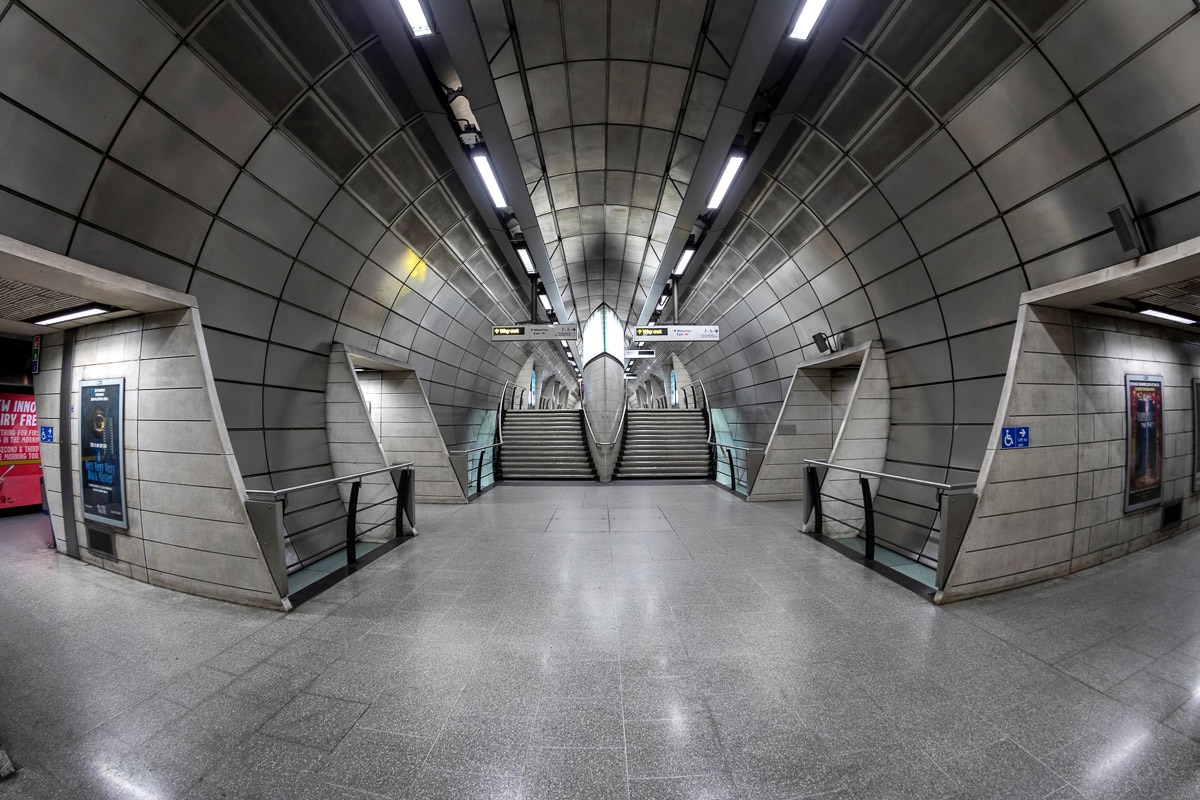 Image of Papermoon Fototapete "Bahn Station"