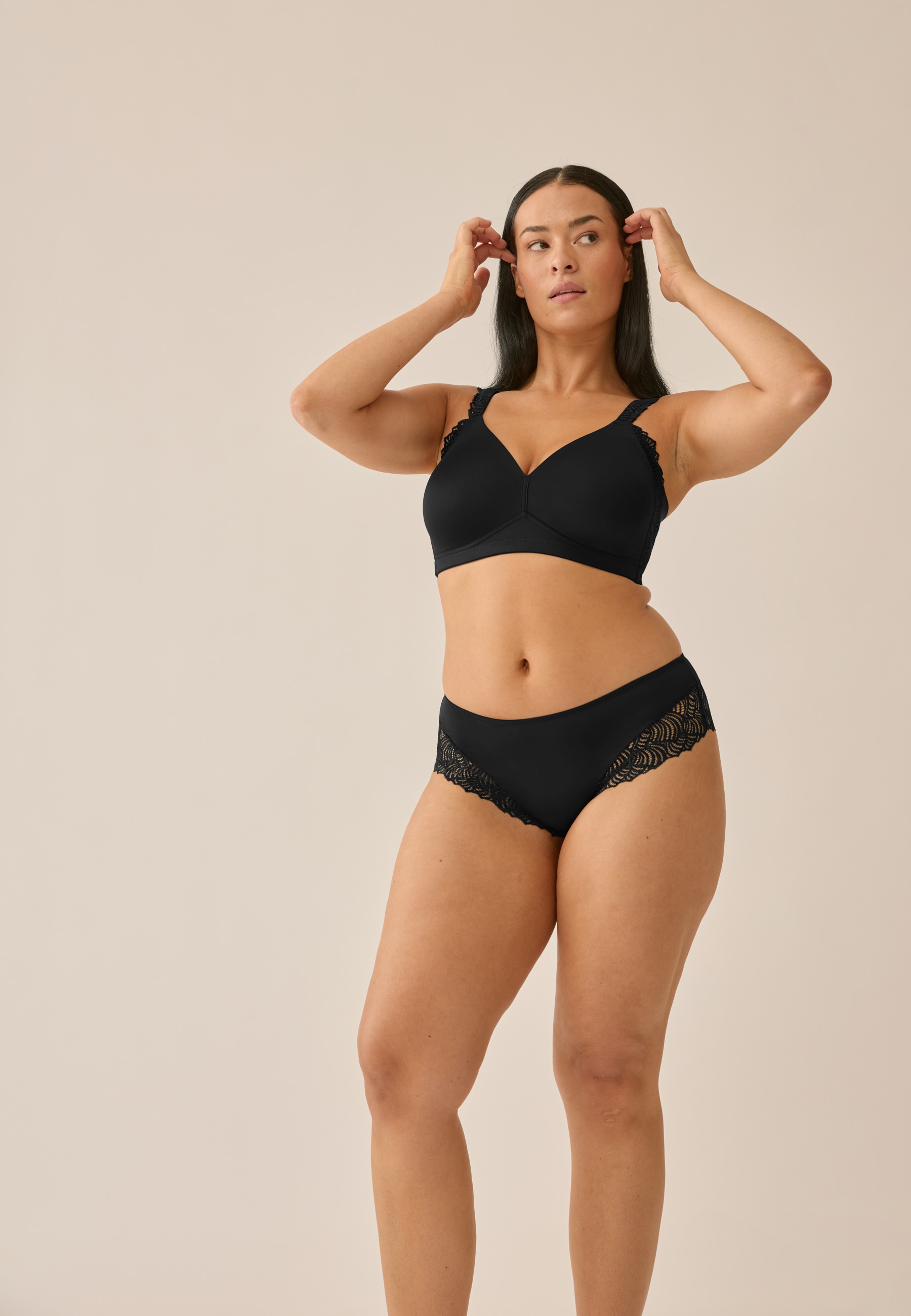 Naturana Bügelloser BH, vorgeformte Cups, breite Träger, ohne Bügel, mit Spitze, bequem