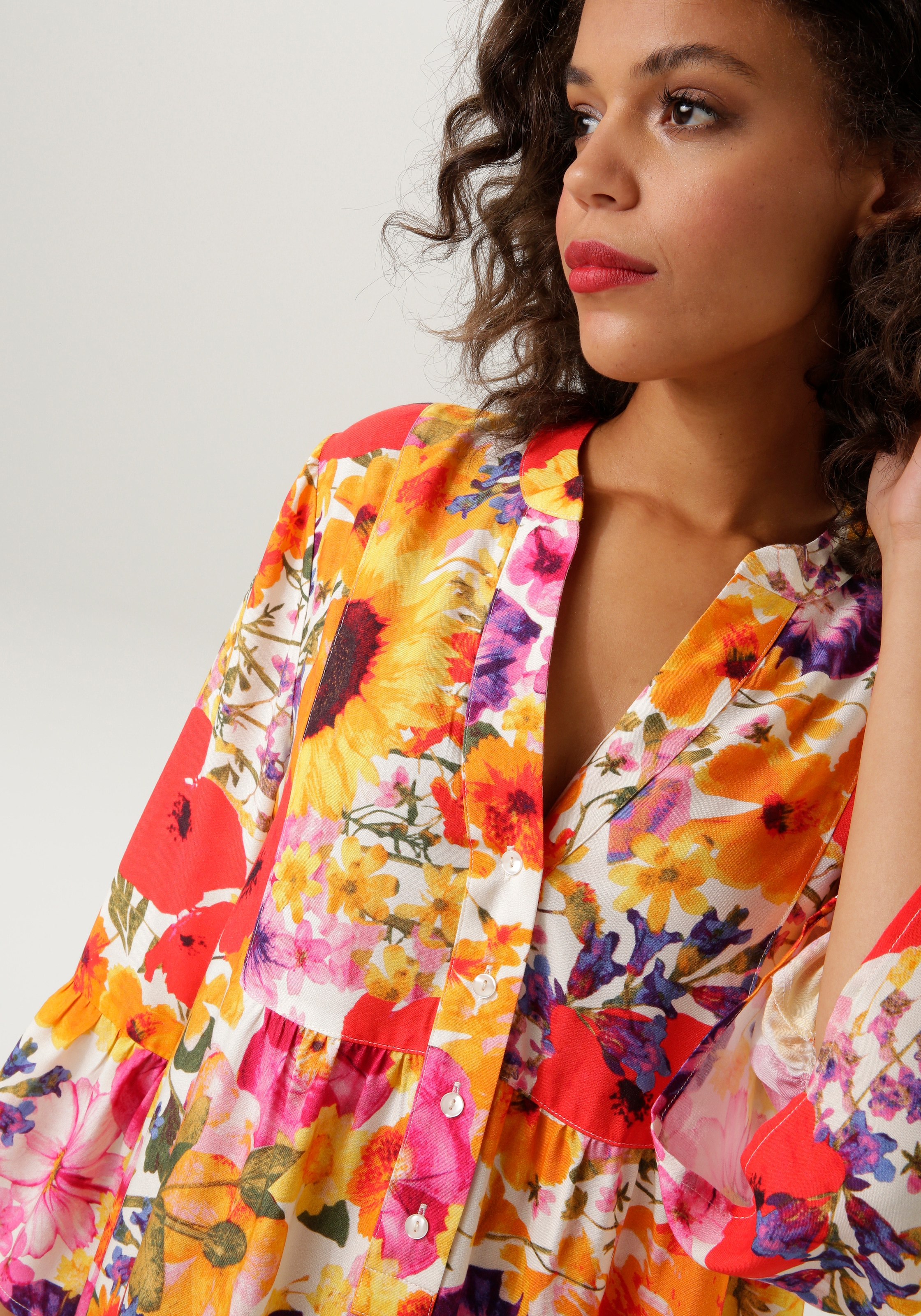 Aniston CASUAL Tunikakleid, mit farbenfrohem, grossflächigem Blumendruck - NEUE KOLLEKTION