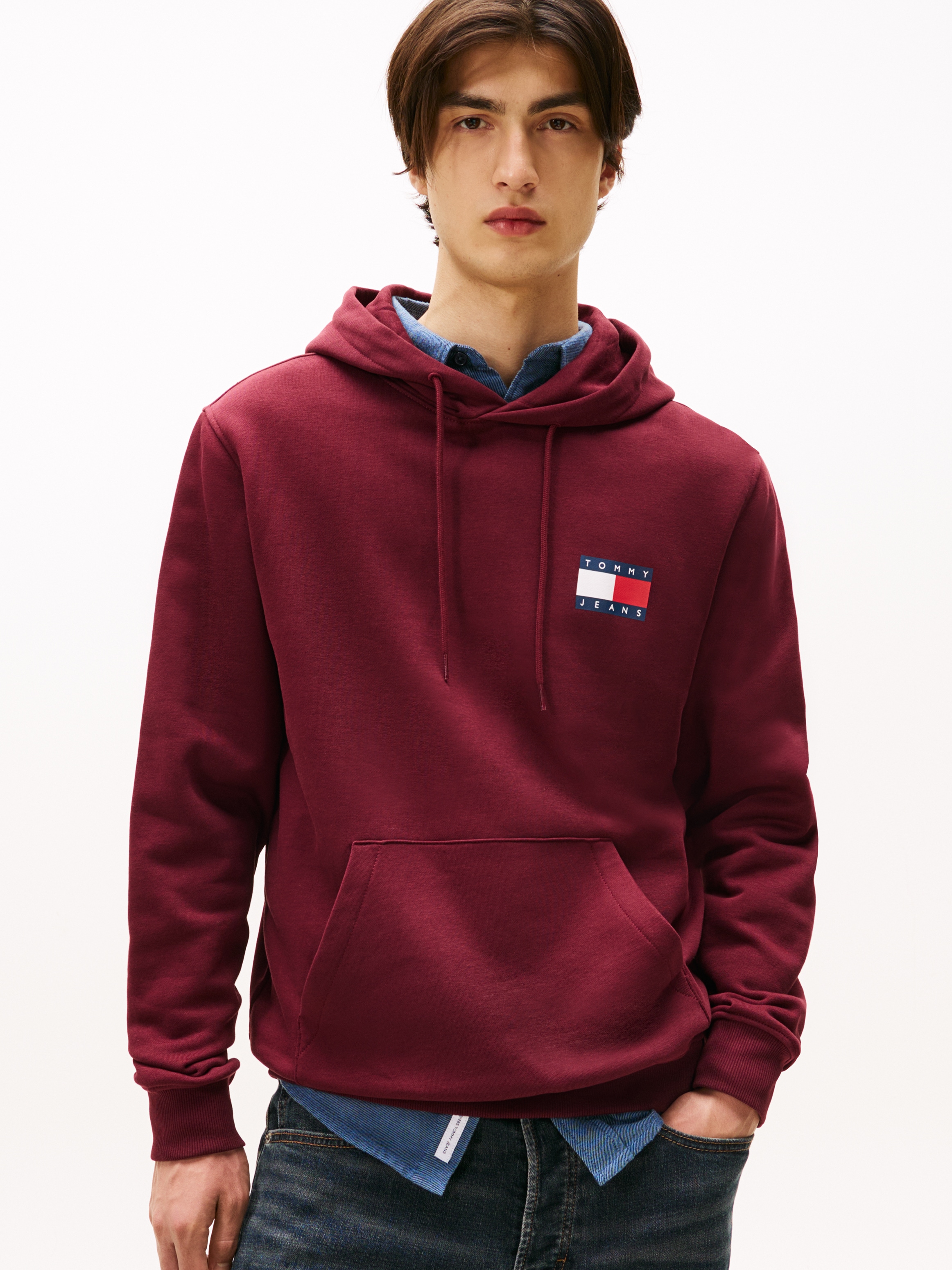 Image of Tommy Jeans Sweatshirt "TJM REG ESSENTIAL FLAG HOOD EXT", mit bedruckten Markenlogo auf Brusthöhe