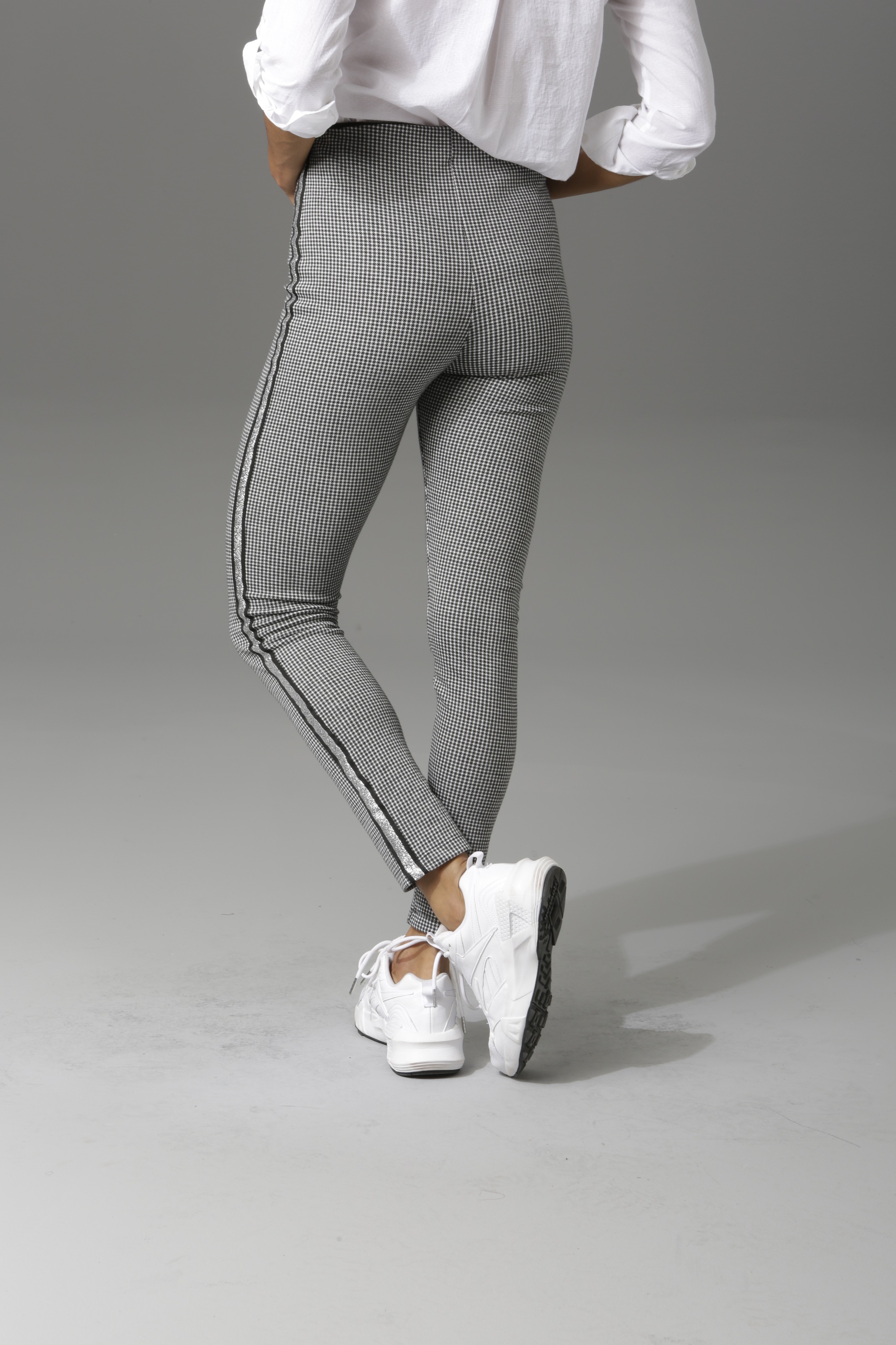 Image of Aniston CASUAL Schlupfhose, mit glitzernden Galonstreifen bei Ackermann Versand Schweiz