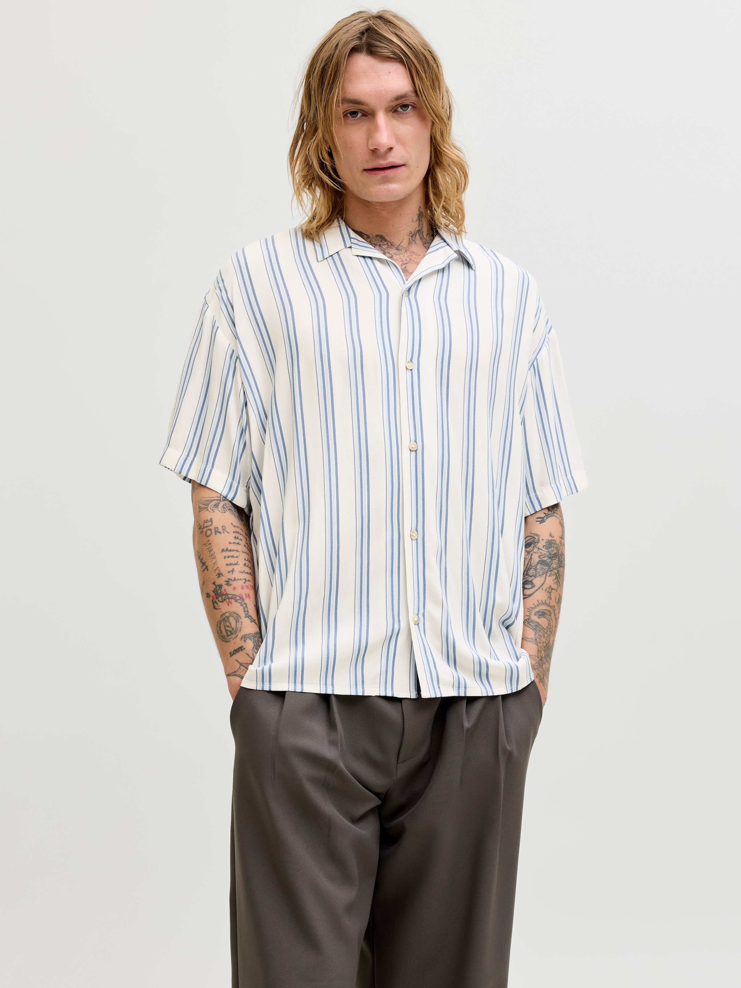 Jack & Jones Kurzarmhemd »JJEJEFF RESORT STRIPE SHIRT S/S SN« Viskose, loose fit