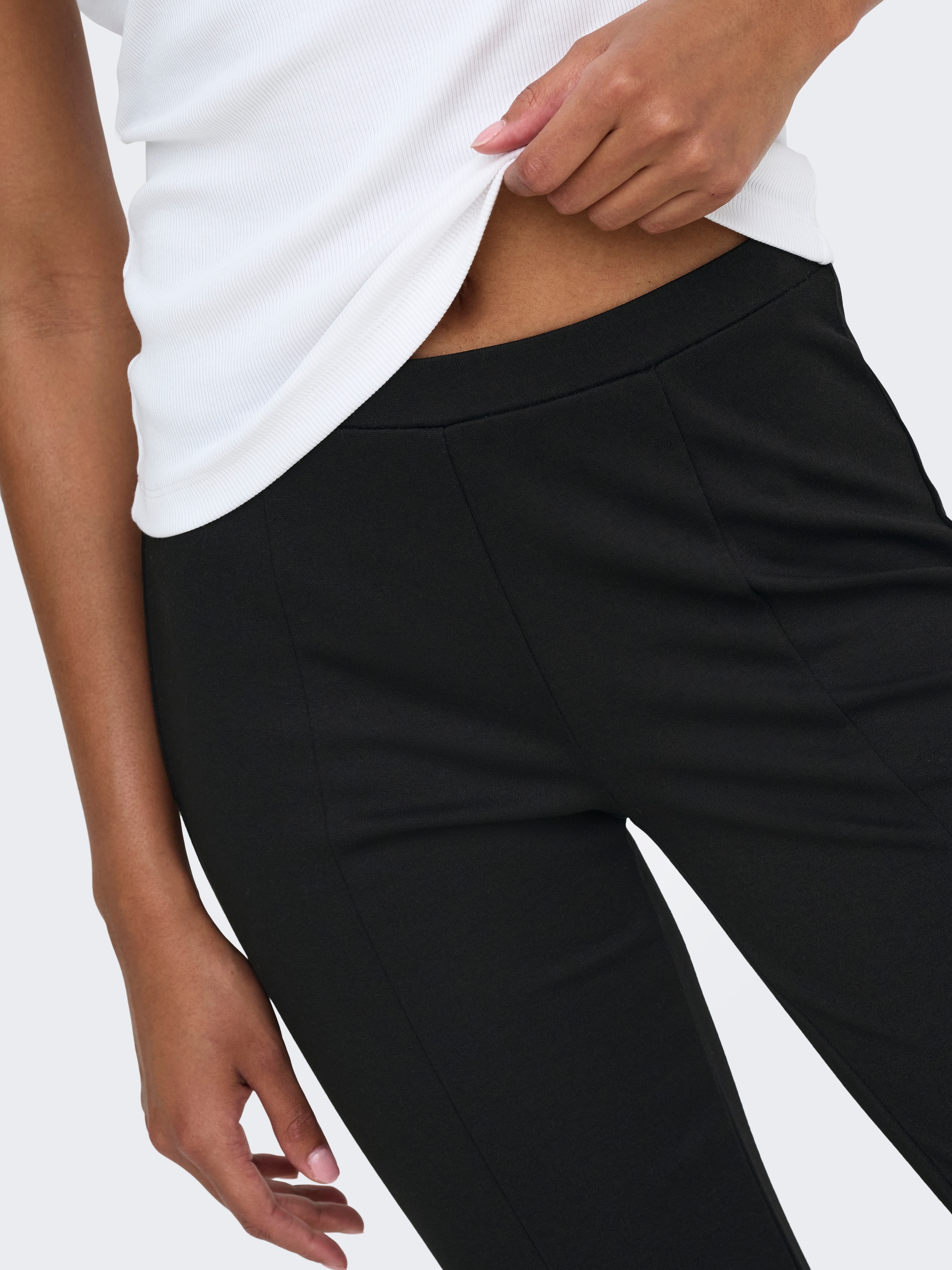 ONLY Bootcuthose »ONLPAIGE MW CUT FLARED PANT CC PNT«  Viskosemischung, bootcut fit