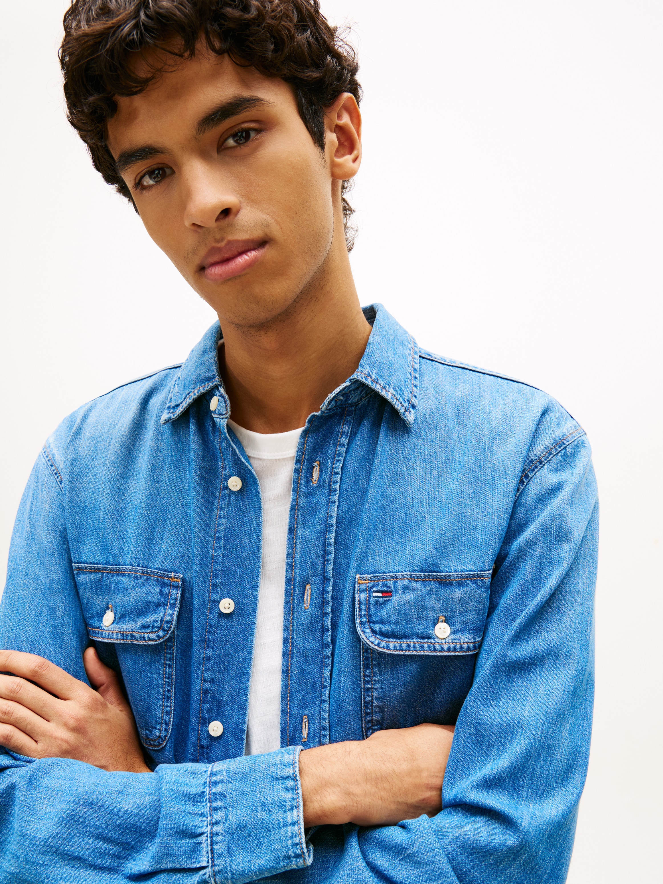 Tommy Jeans Jeanshemd »RELAXED DENIM SHIRT« Relaxed fit mit Brusttaschen