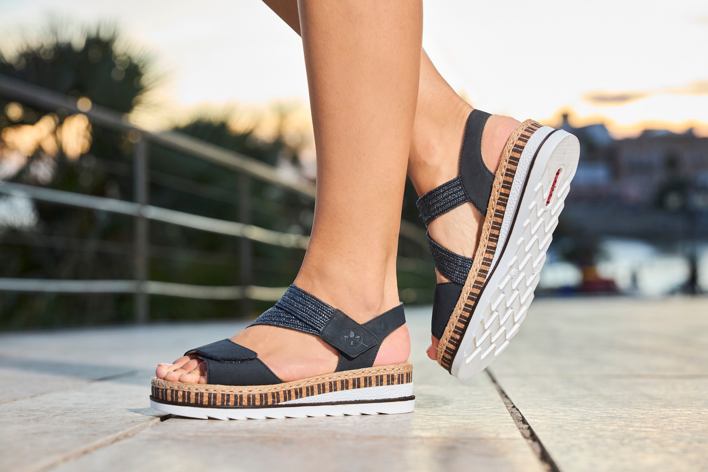 Rieker Sandales compensées  Riemchensandale, Sommerschuh, Urlaubschuh mit Klettriemchen