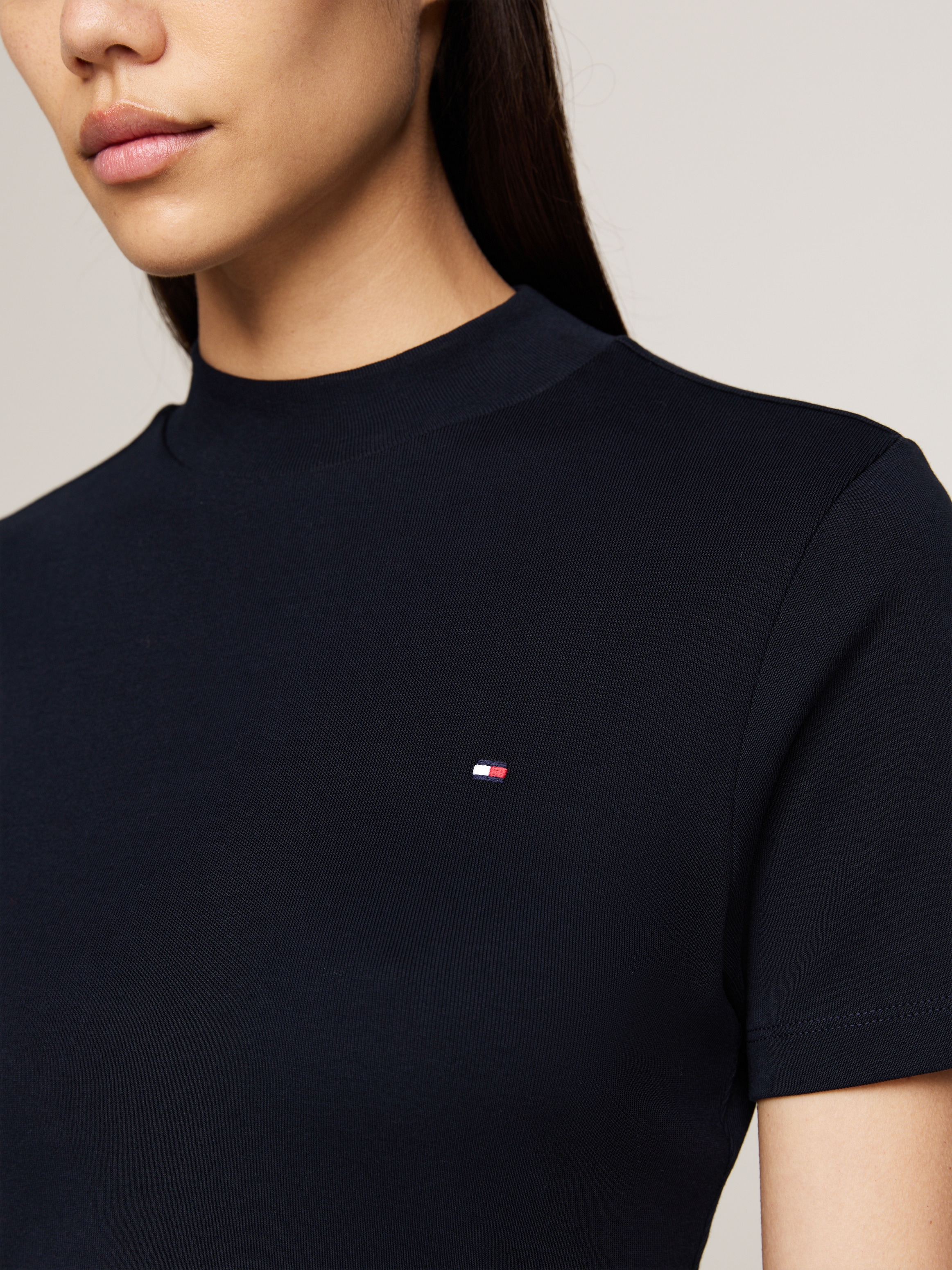 Tommy Hilfiger Stehkragenshirt »NEW CODY SLIM CROP MOCK-NK«, mit Logostickerei