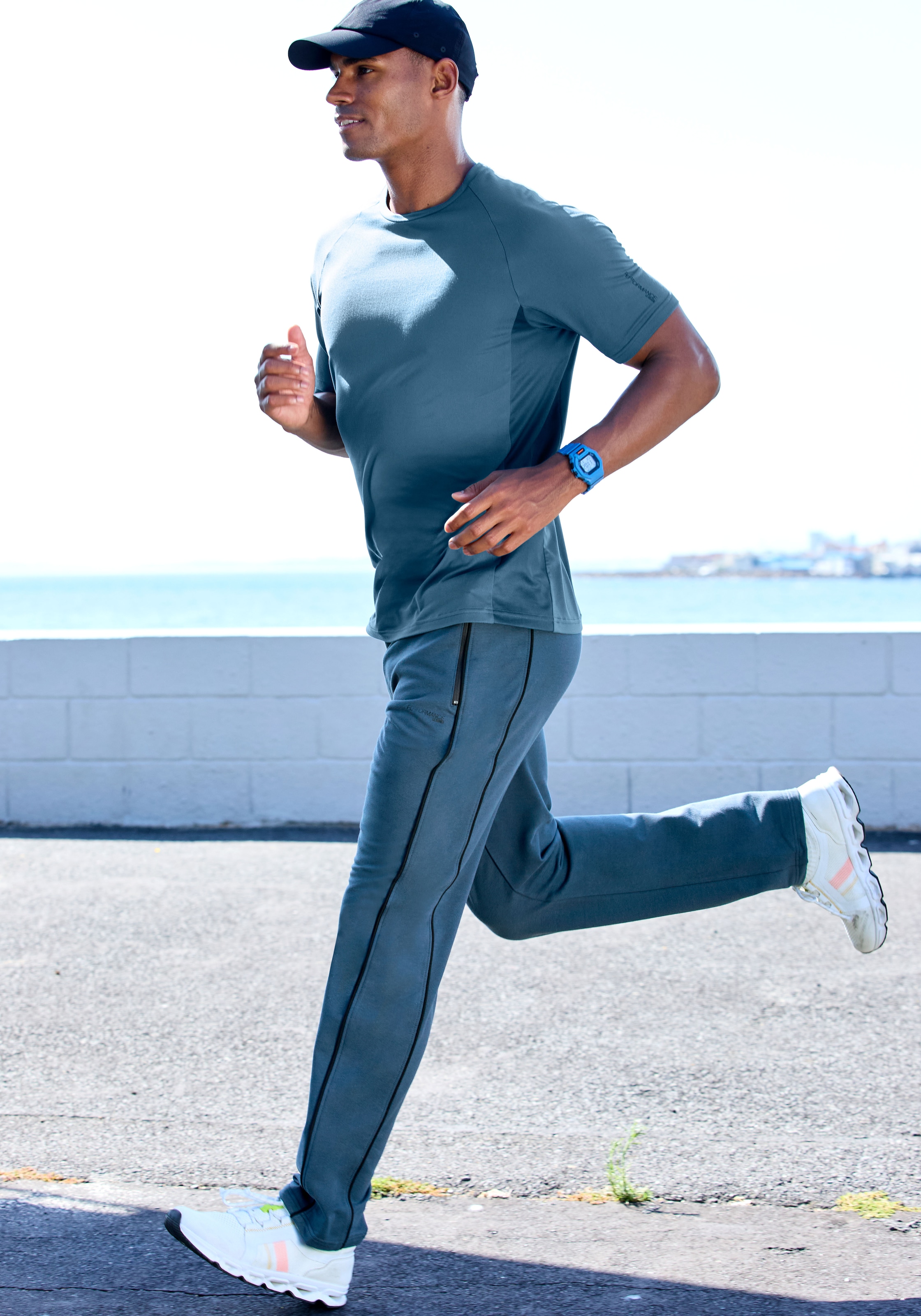 AUTHENTIC LE JOGGER T-shirt fonctionnel mit Rundhalsausschnitt und seitlichen Mesh-Einsatz