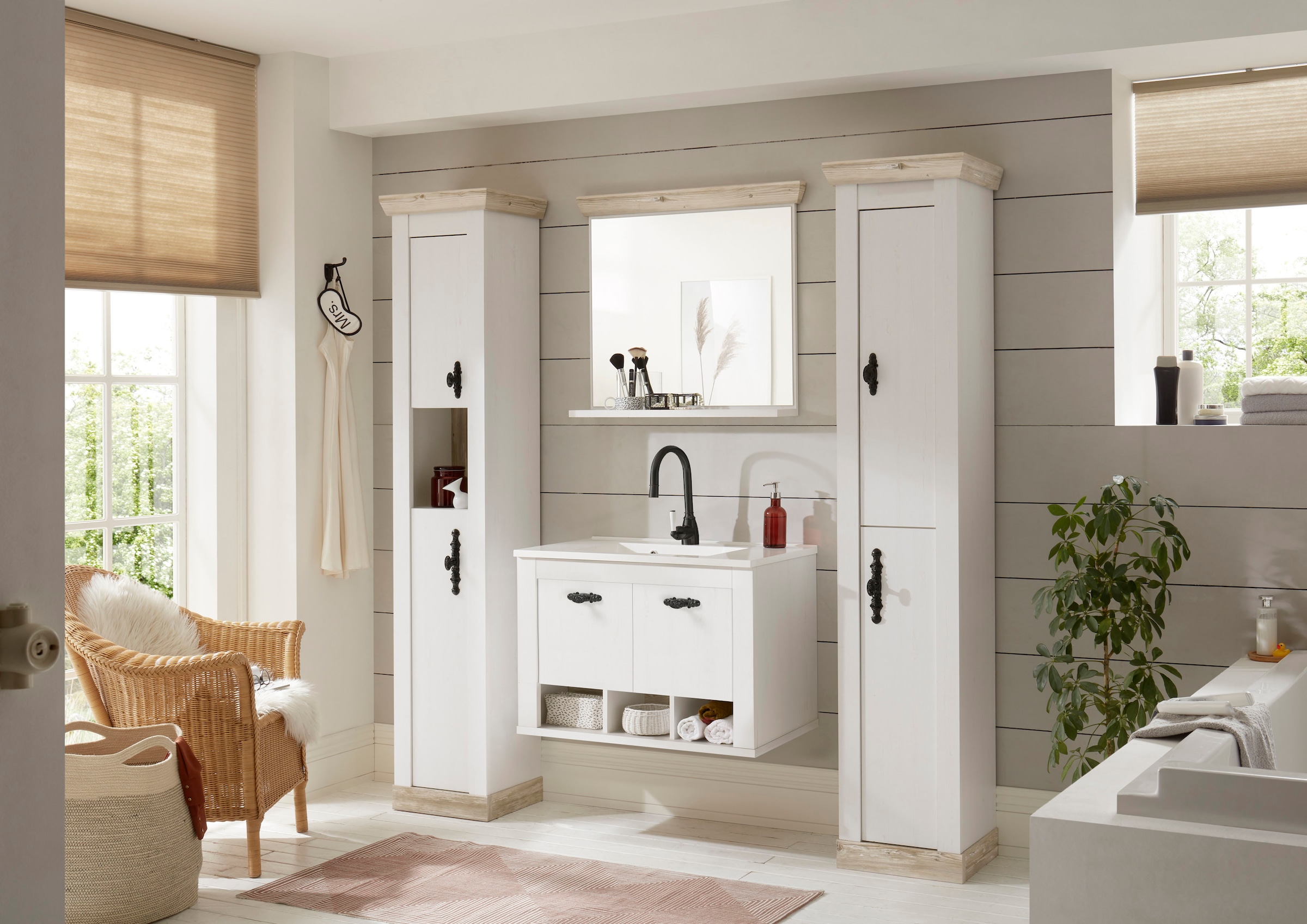 Home affaire Badmöbel-Set »Florenz, Bad im Landhausstil, 4-teiliges Badezimmer«, (4 St.), Hänge-Waschtisch, Schränke und Spiegel, in Pinie Weiss, Stauraum