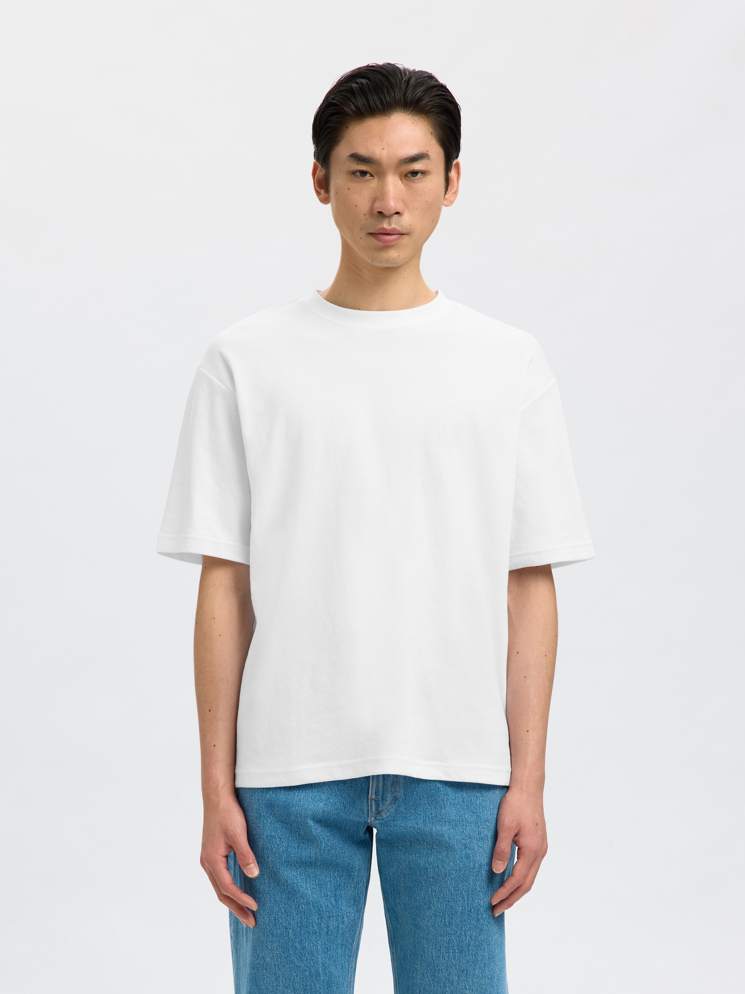 Image of SELECTED Rundhalsshirt "SLHLOOSEOSCAR SS O-NECK TEE NOOS"