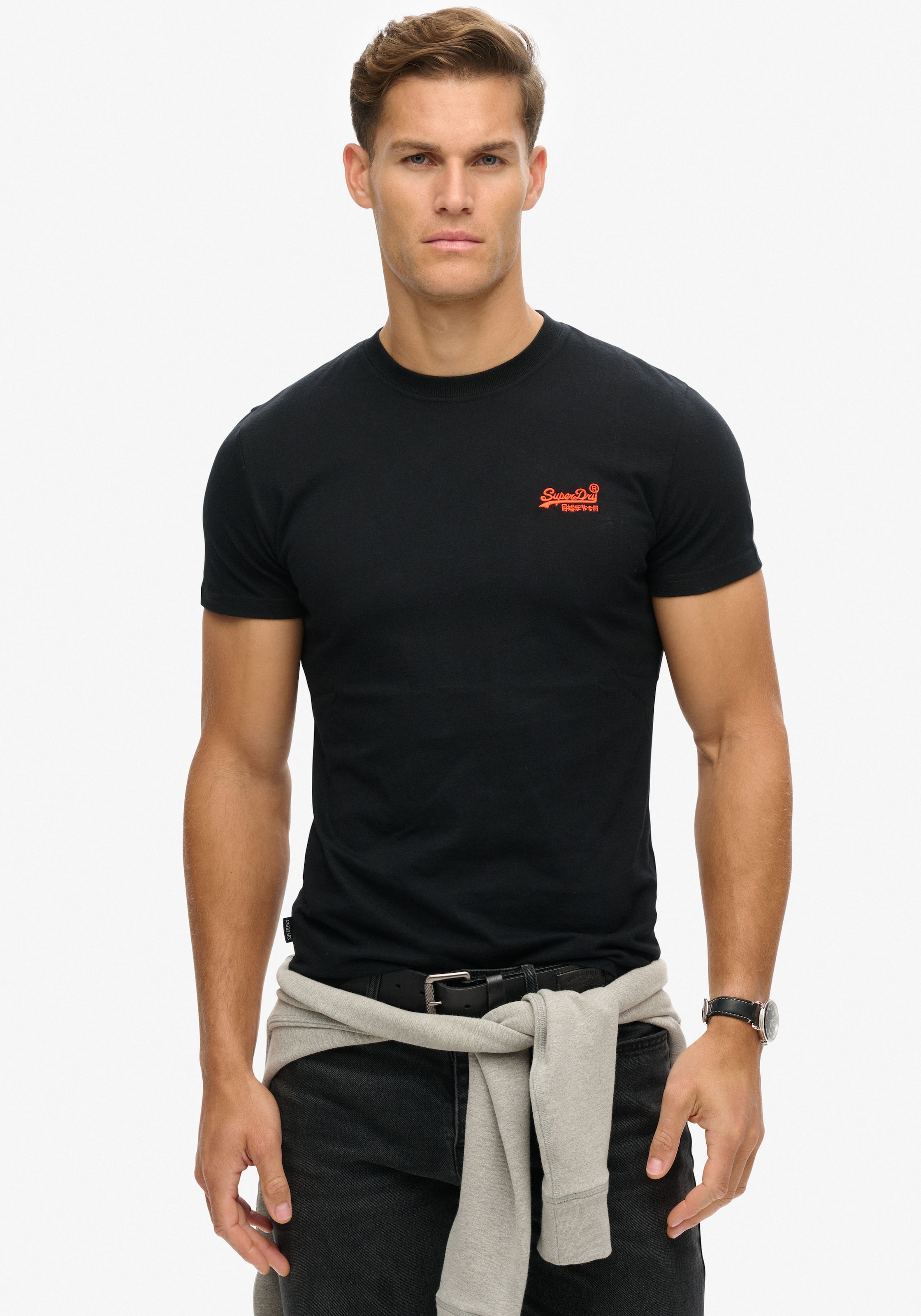 Image of Superdry Rundhalsshirt "ESSENTIAL LOGO EMB TEE" aus Baumwolle und Single Jersey, Slim Fit, Kurzarm, hüftlang