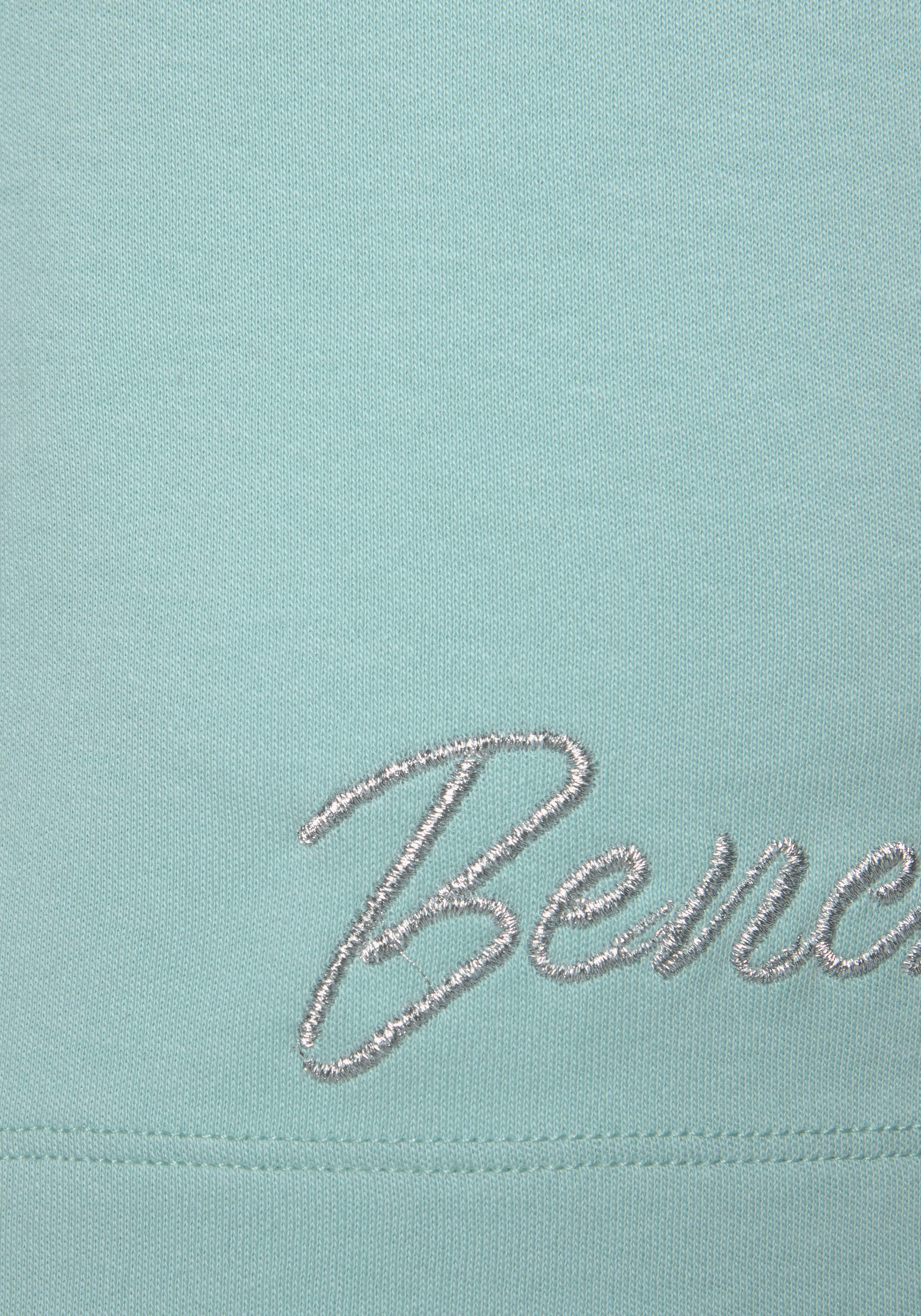 Bench. Loungewear Sweatshorts, mit glänzender Logostickerei, Loungewear, Loungeanzug