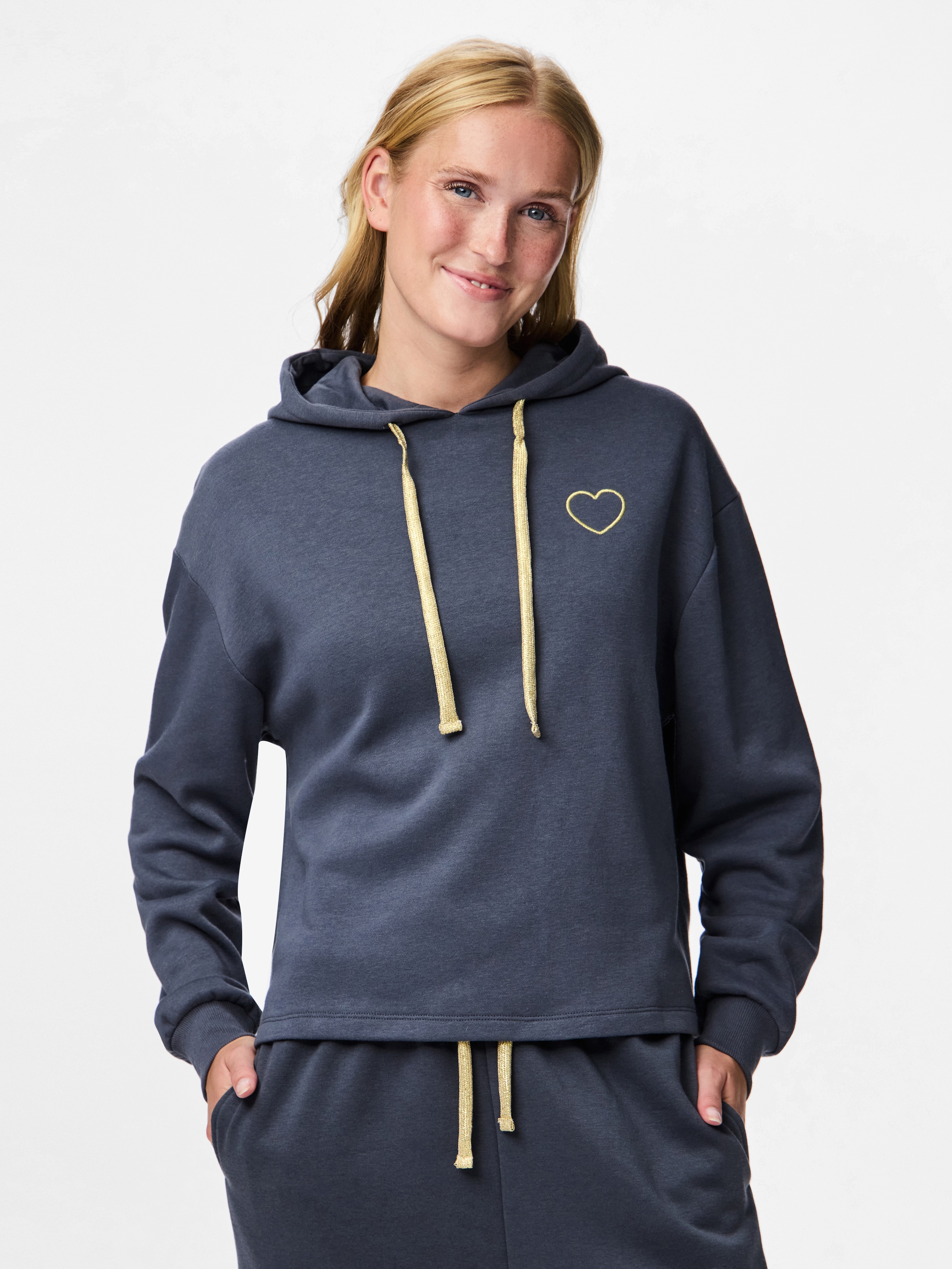 Image of pieces Kapuzensweatshirt "PCCHILLI LS HEART HOODIE NOOS BC"