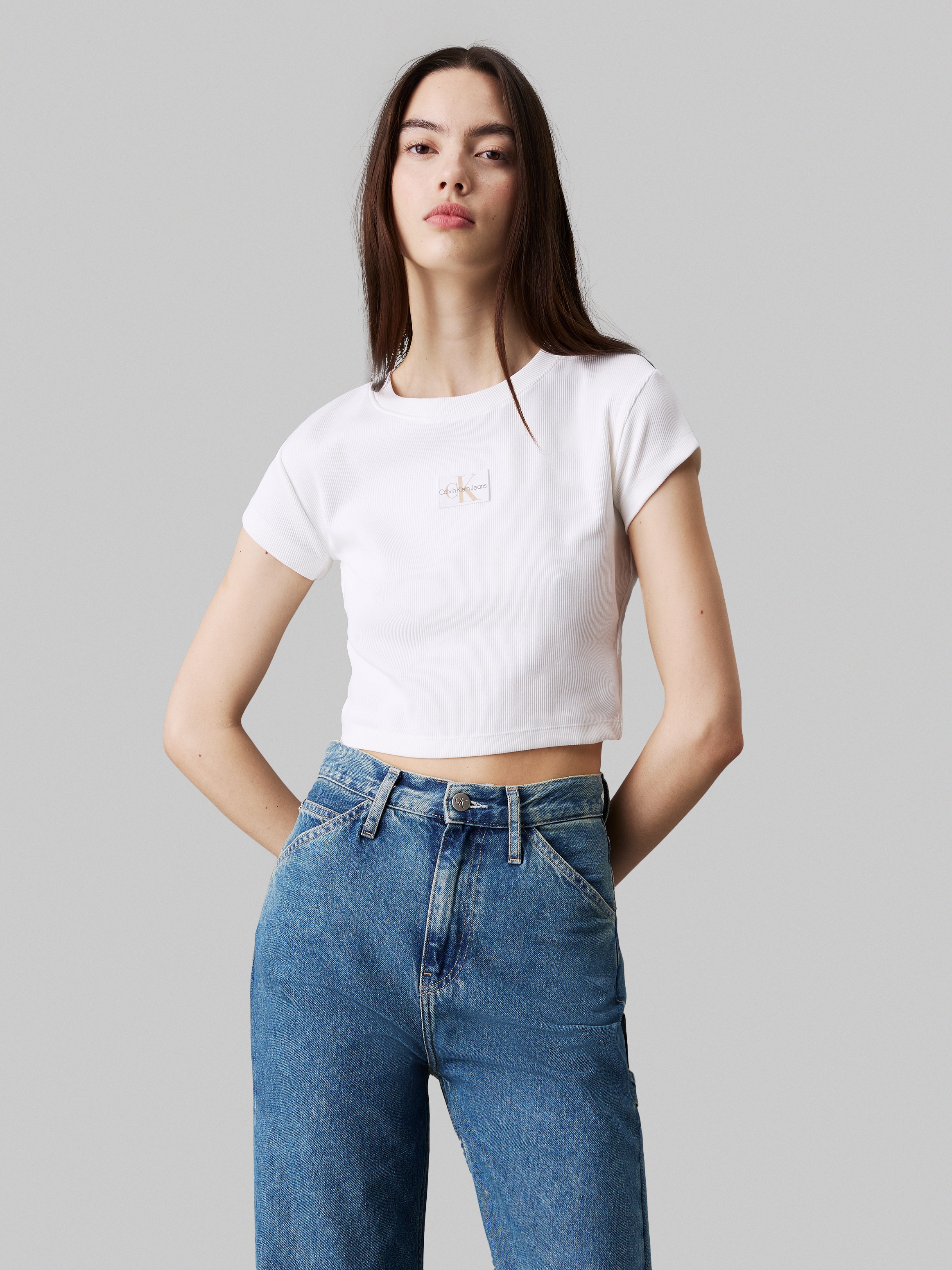 Calvin Klein Jeans T-Shirt »WOVEN LABEL RIB BABY TEE«, mit Logopatch