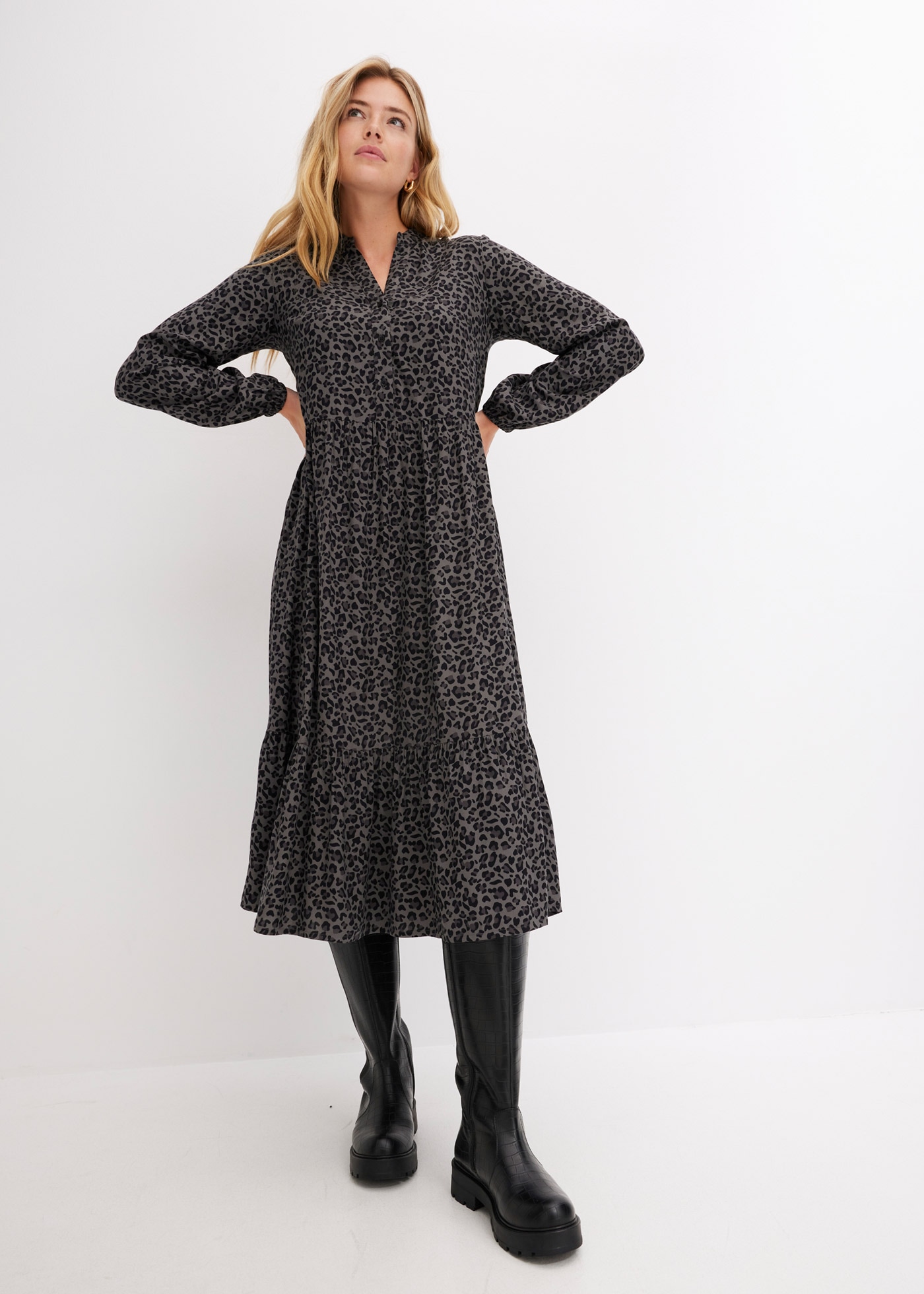 Image of bonprix Midikleid "Midikleid aus Viskose" aus Viskose, A-Linie, mit Leomuster