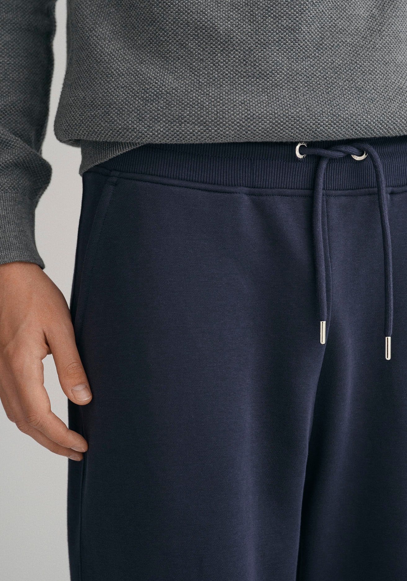 Gant Sweathose »REG SHIELD SWEATPANTS«, mit Logostickerei unterhalb des Bunds