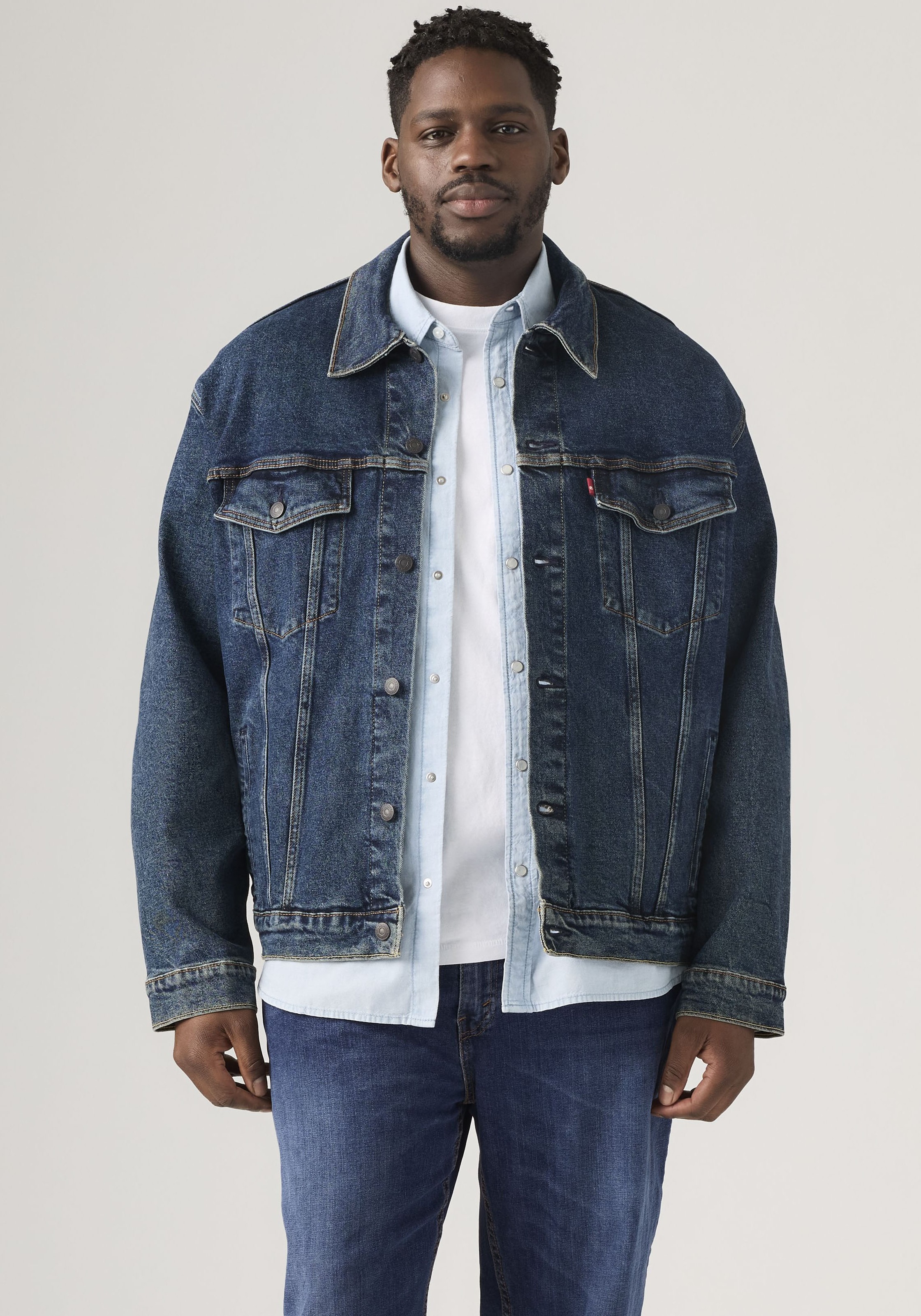 Levi's® Plus Veste en jean »BIG TRUCKER« sans capuche avec patte de boutonnage et poches poitrine