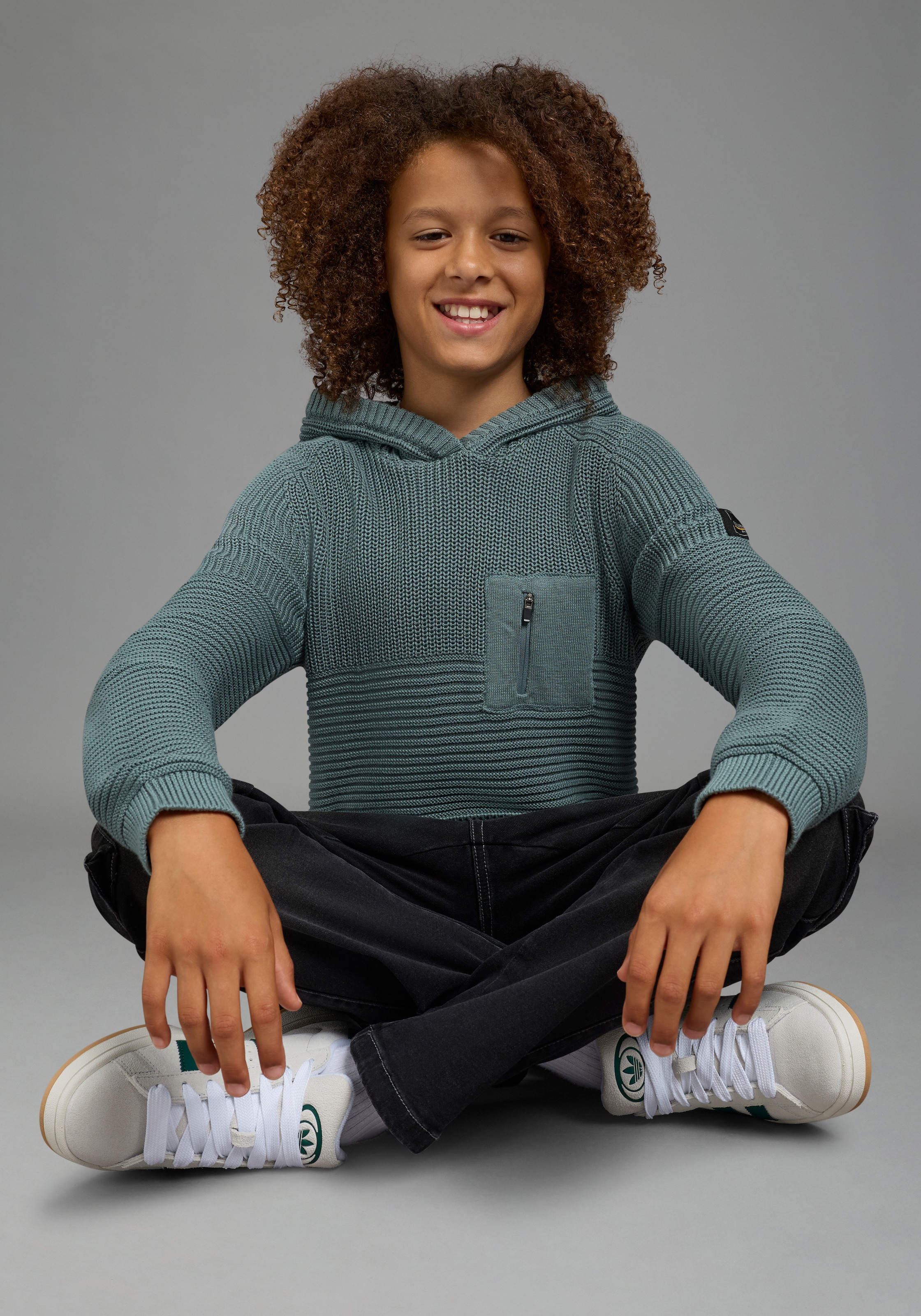 Bruno Banani Pull en tricot »Kapuzen-Strickpullover mit BRUNO BANANI Badge« pull en tricot côtelé, avec capuche et poche sur la poitrine